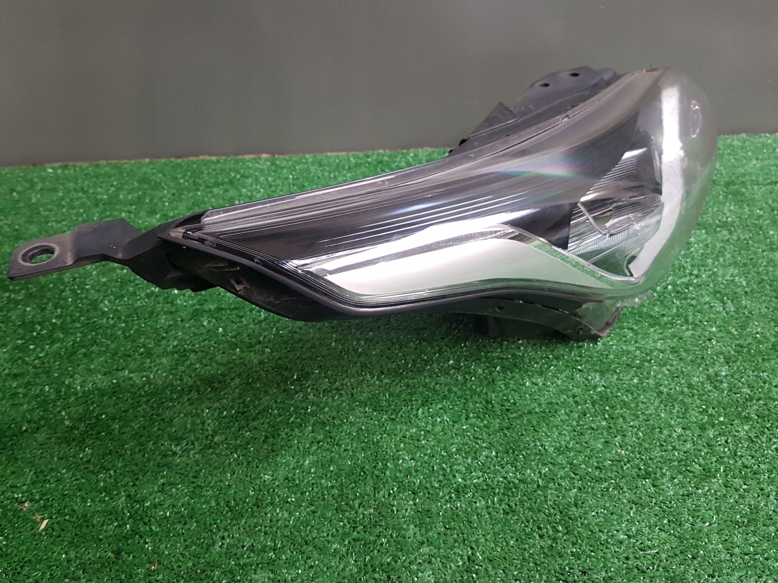 light right front KIA CEED III 92102J70580