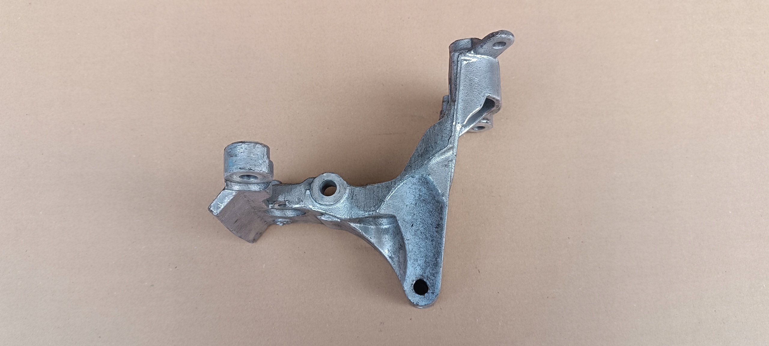 holder engine mount RANGE ROVER SPORT L494 DPLA-5A694-AA