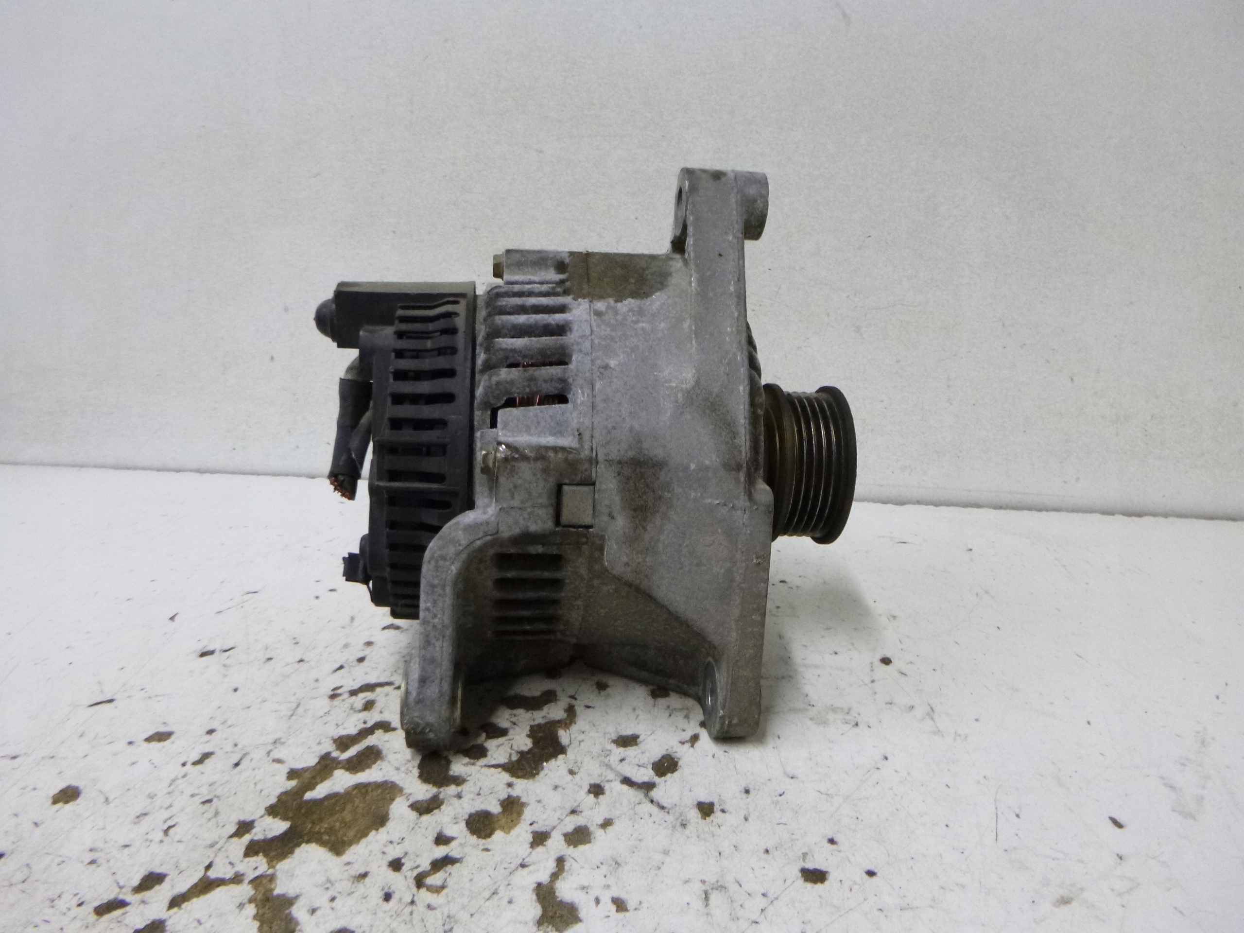 alternator Volkswagen Passat B5 1.8 ADR 058903016E VALEO