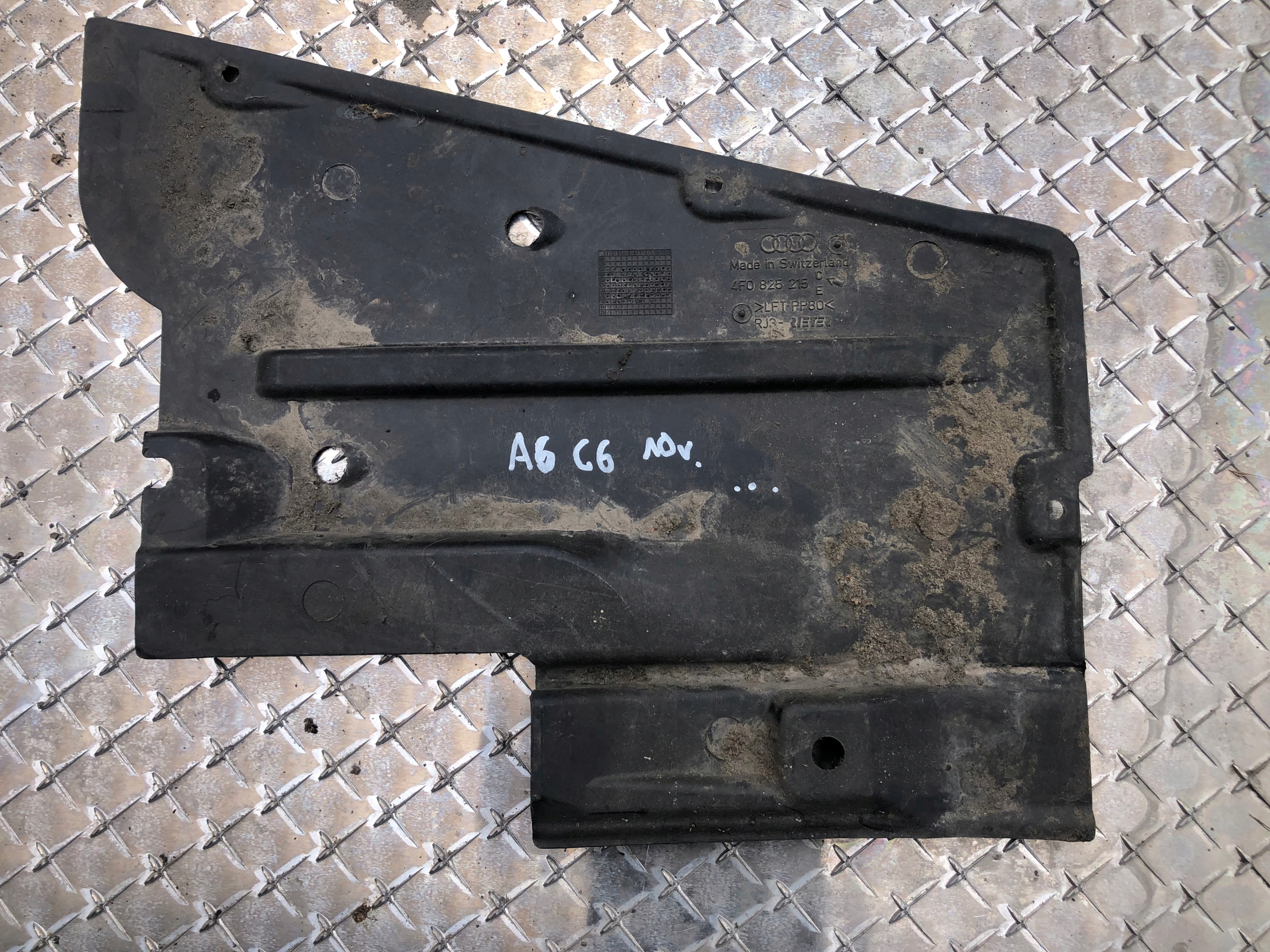cover chassis left AUDI A6 C6 4F0825215C