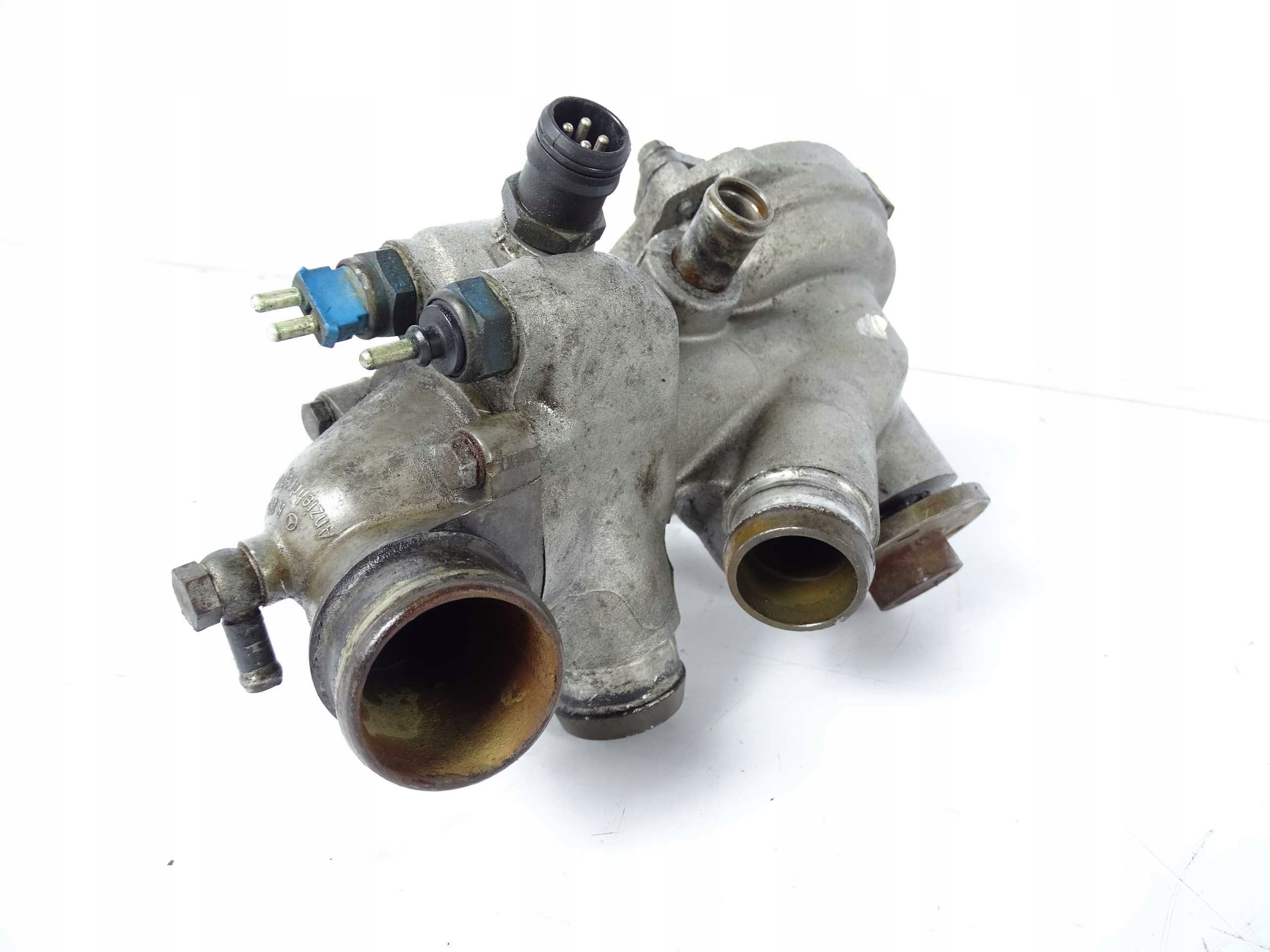 Mercedes W124 W140 POMPA WODY OBUDOWA TERMOSTATU