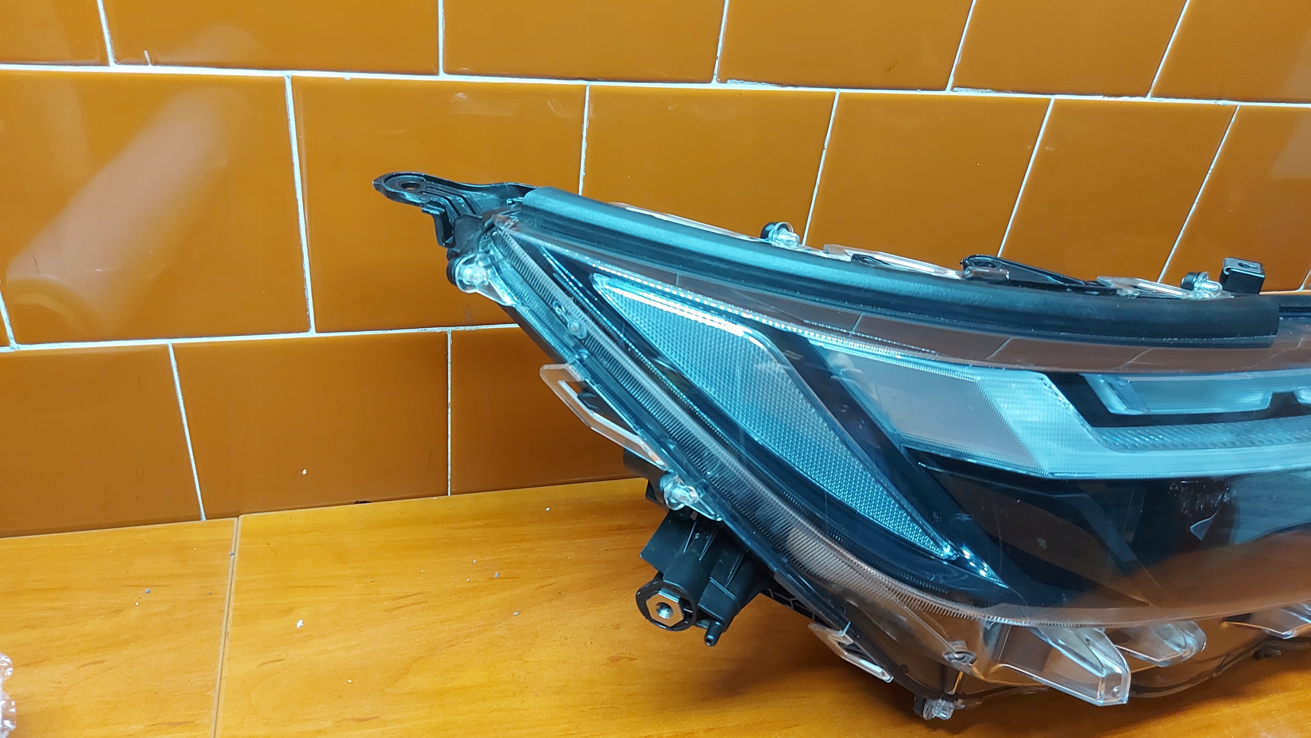 REFLEKTOR light right right front TOYOTA RAV4 V 25- LIFT