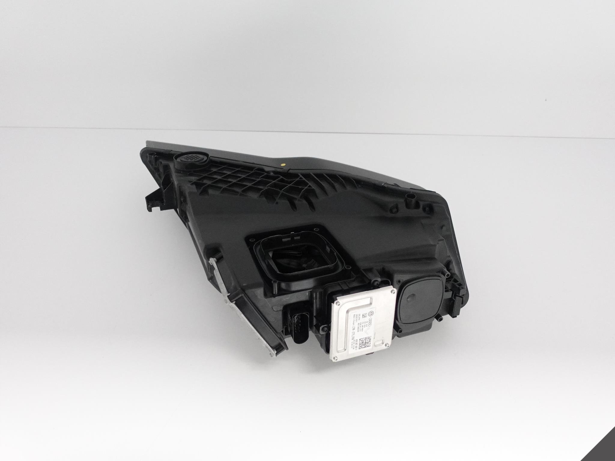AUDI R8 420 LIFT 12-15 light FULL LED left USA