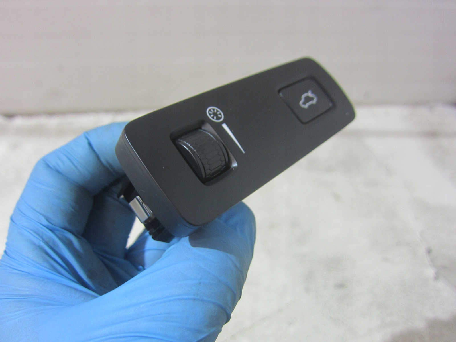 VOLVO XC40 XC 40 button opening control switch bonnet boot 31443873