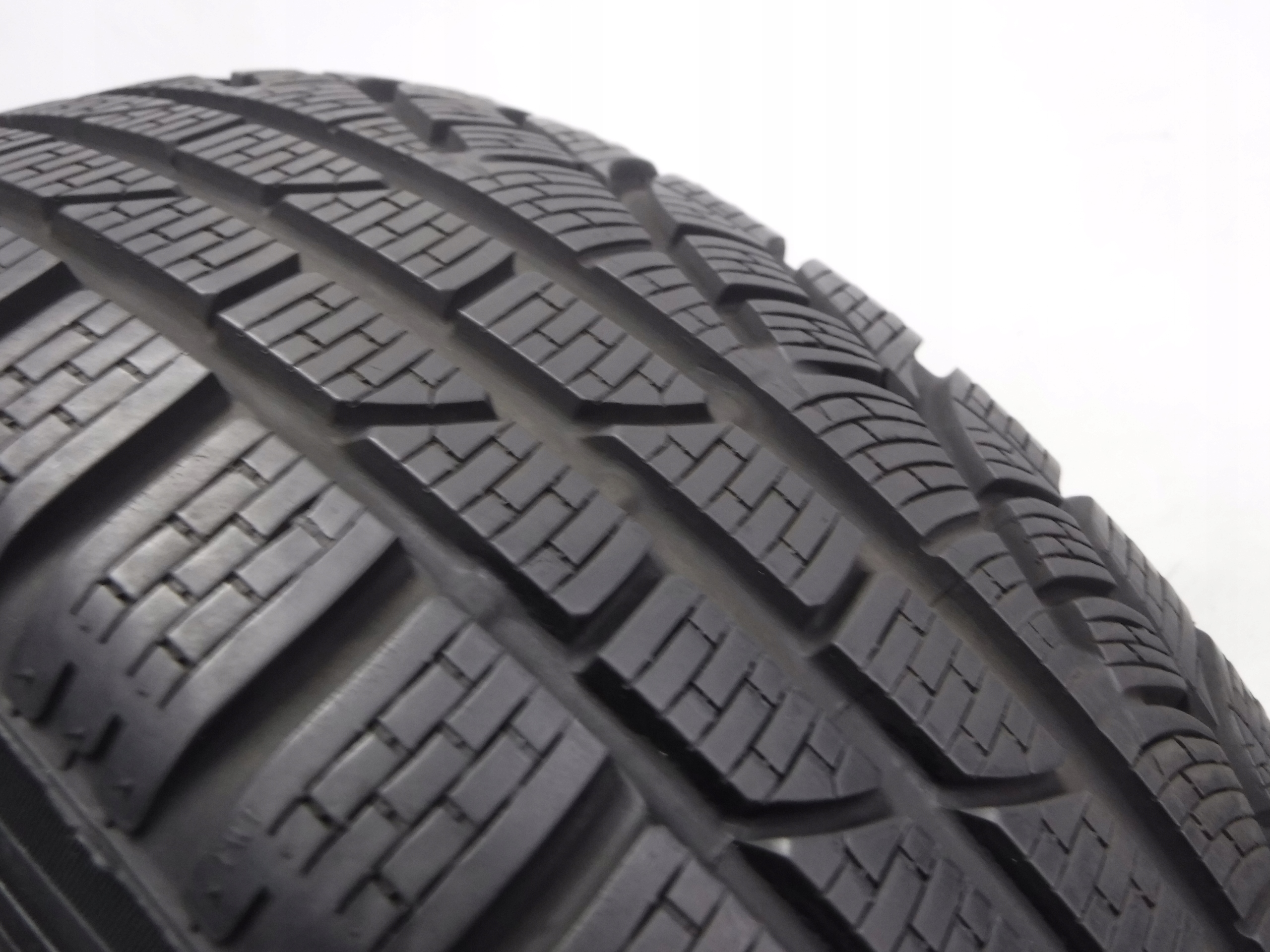 OPONY ZIMOWE PIRELLI WINTER 205/65/17 96H Indeks prędkości H do 210 km/h