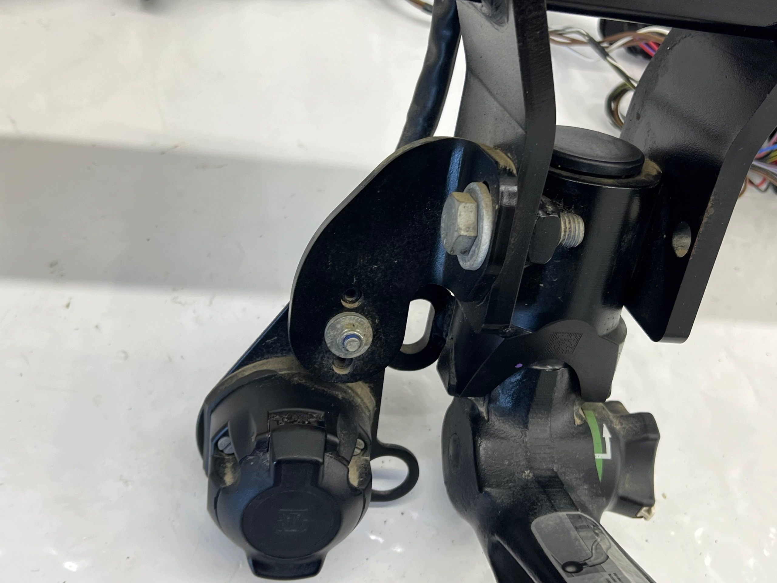 Audi A4 B9 8W 8W0 Gancio traino WYPINANY ORIS + cablaggio modulo