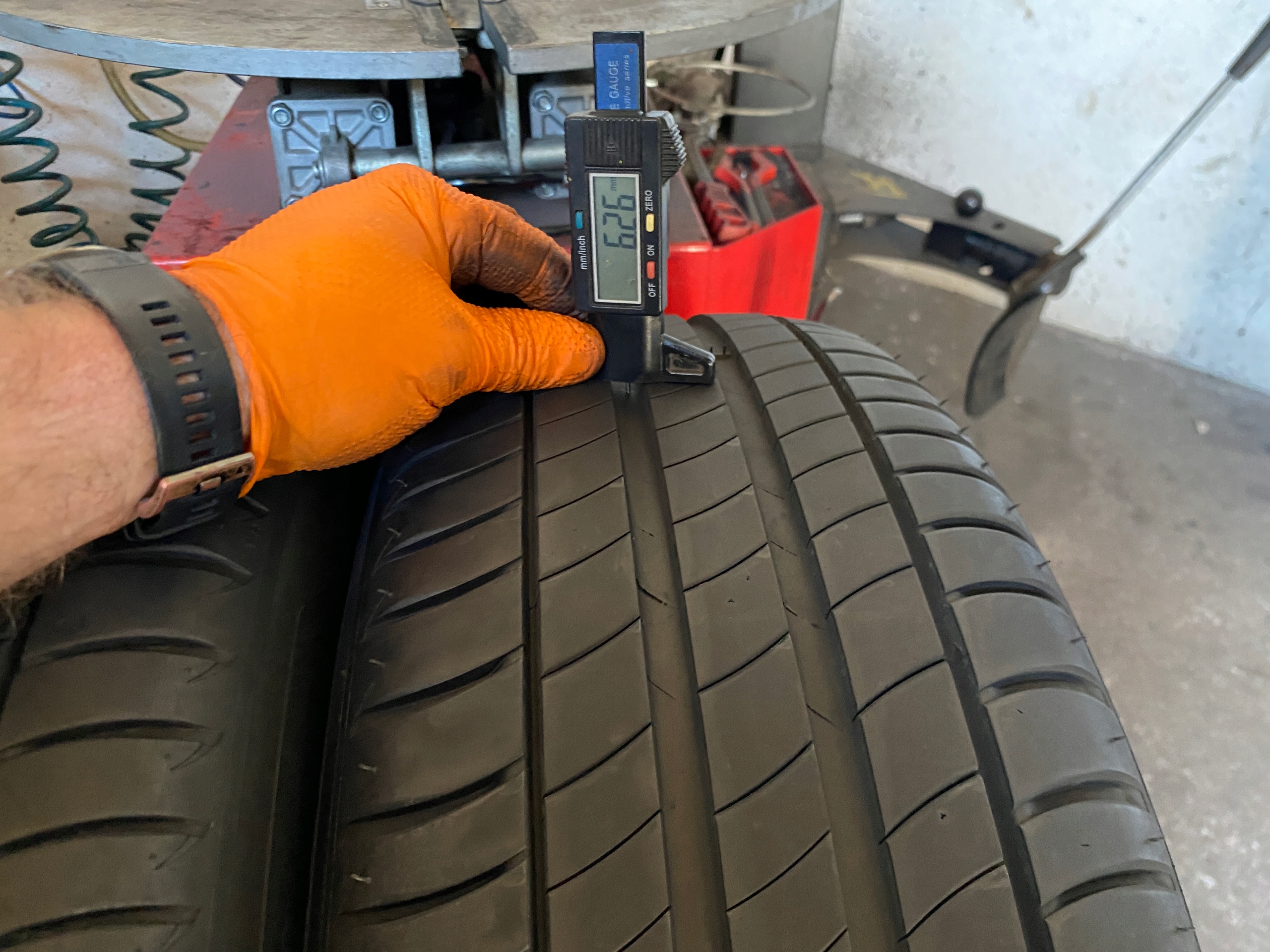 2 tyres summer Michelin Primacy 3 215/55R17 rant ochronny 6mm