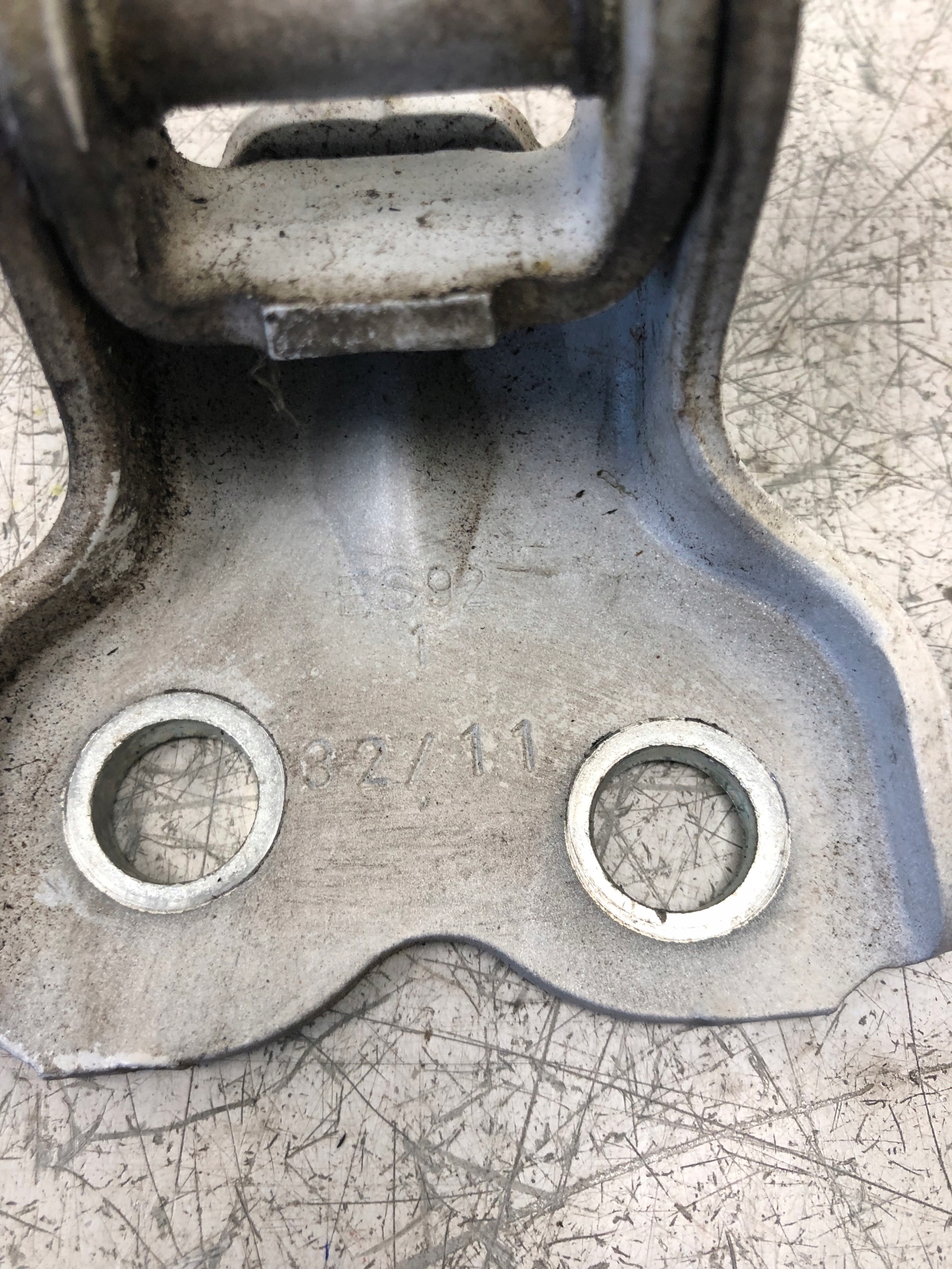 hinges door right front TOYOTA AYGO and 068