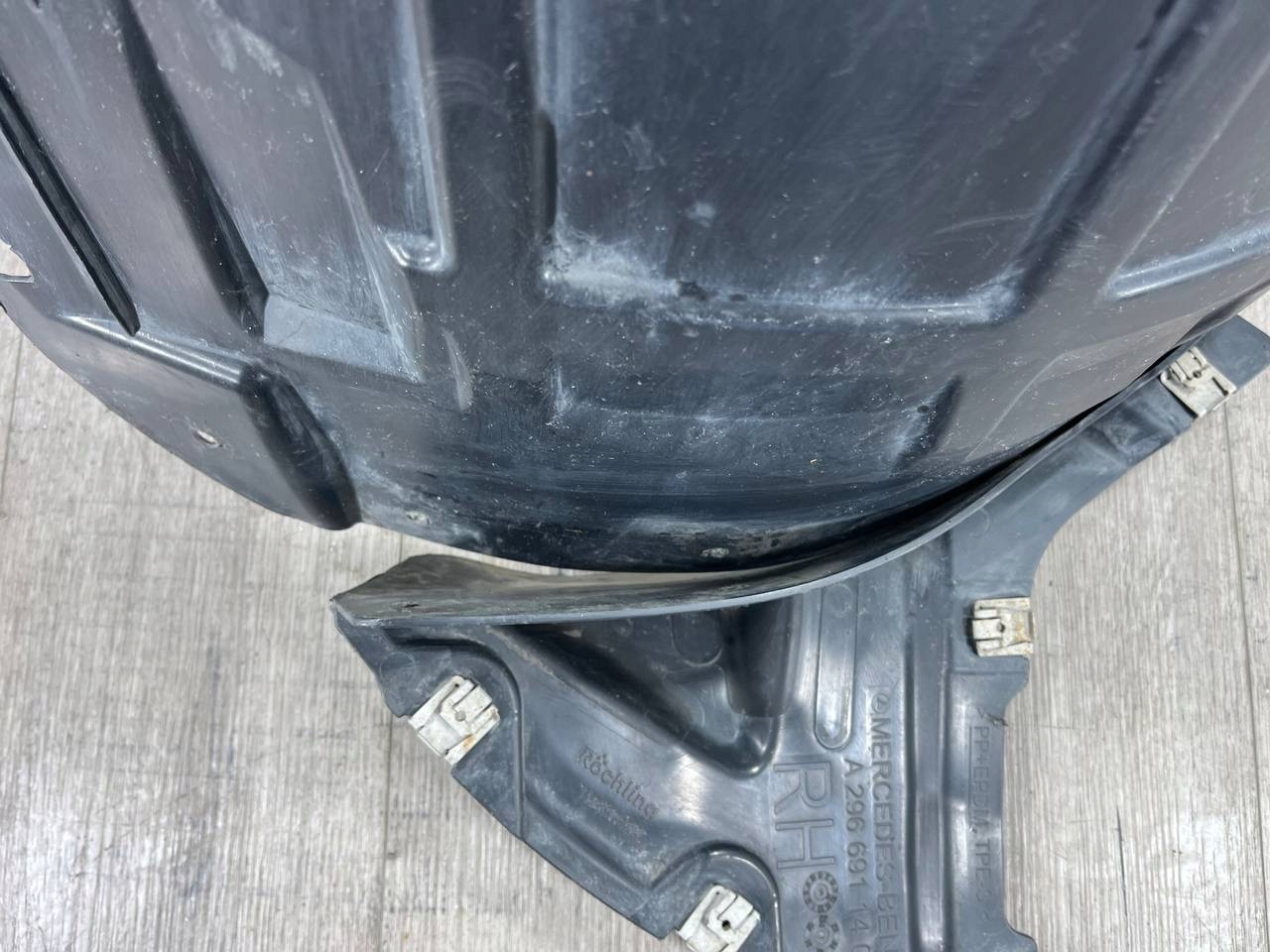 MERCEDES EQS SUV X296 2023-> mudguard right front A2966900600