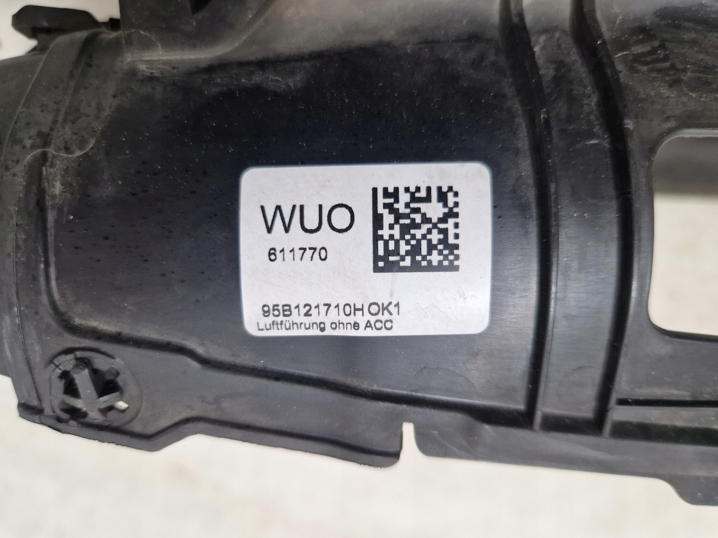 PORSCHE MACAN 95B volant vzduchový přívod 95B121710H