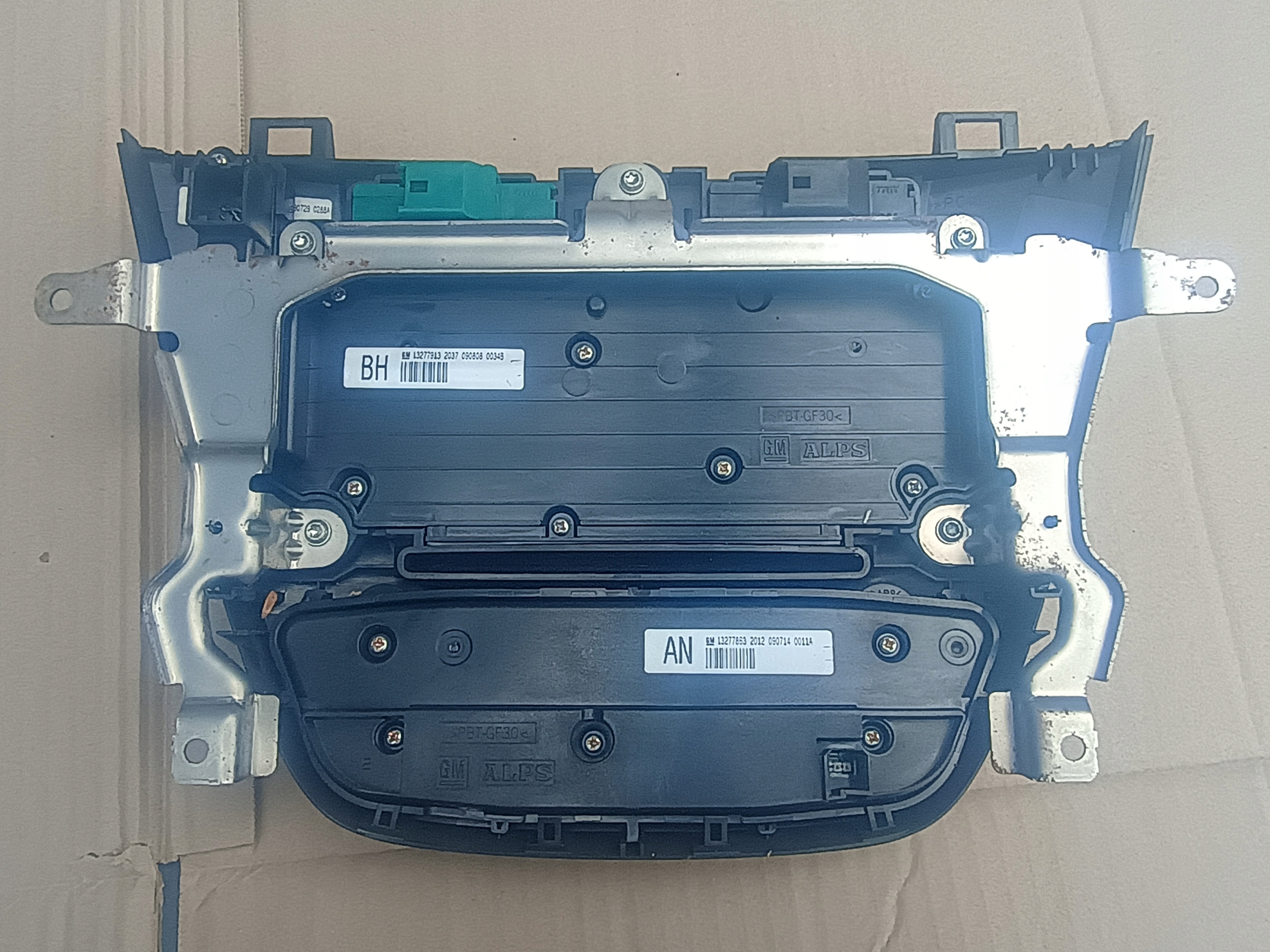 PANEL RADIA KLIMATYZACJI13277863 OPEL INSIGNIA A