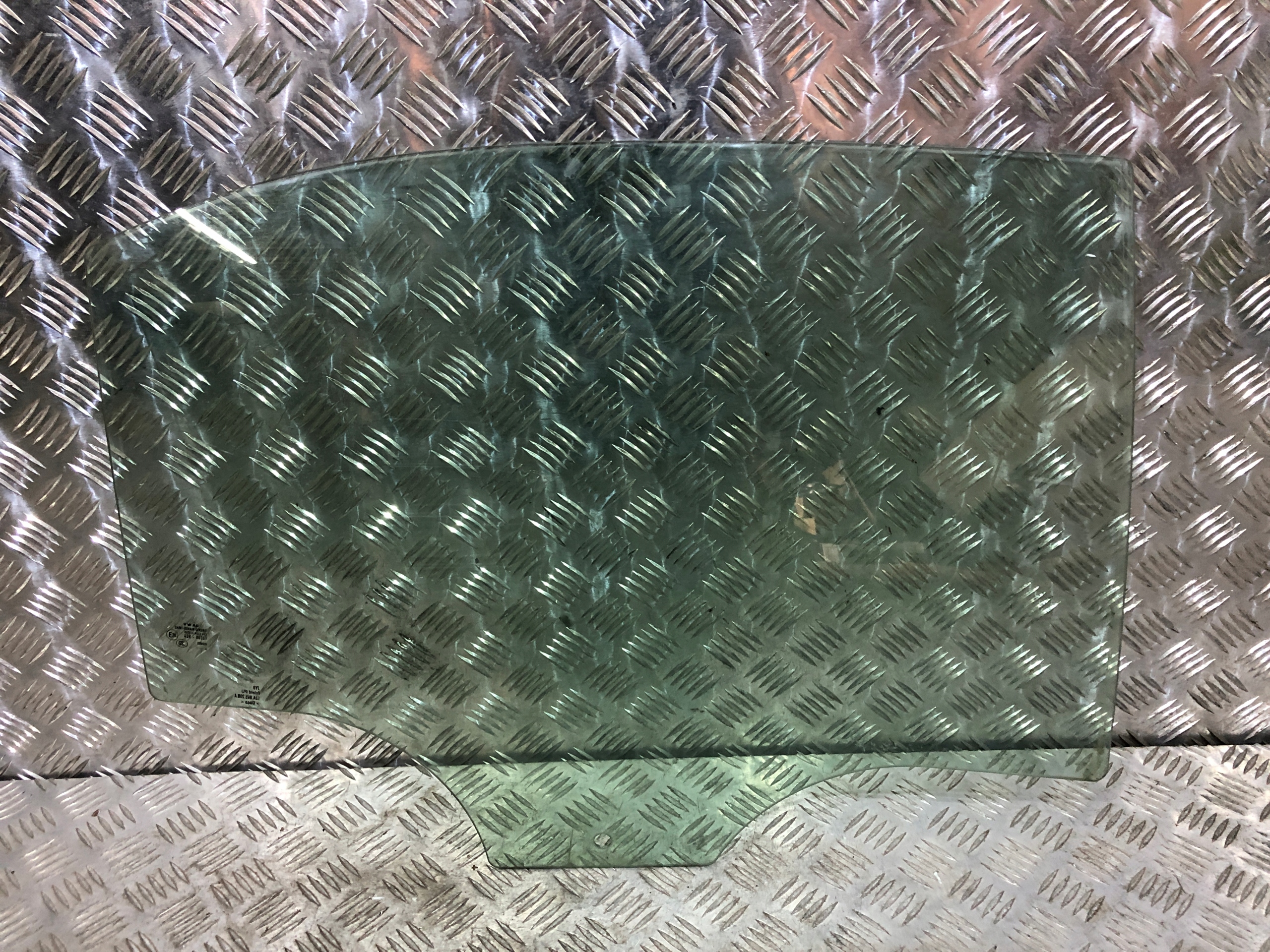 ПРАВЕ ЗАДНЄ СКЛО SEAT TOLEDO IV 4 SKODA RAPID