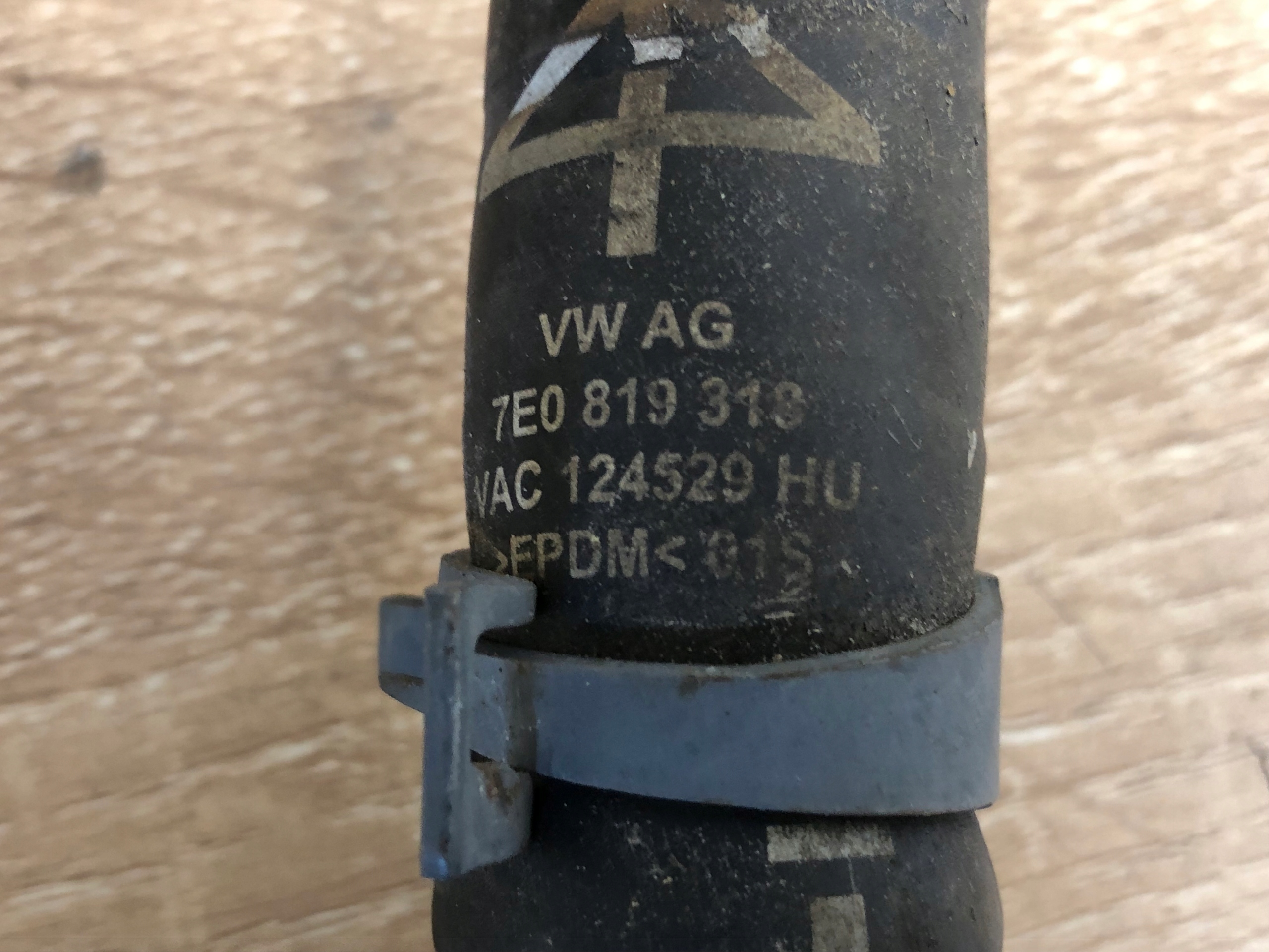 cijev prijenos vode VW T5 7E0819318 7E0819373