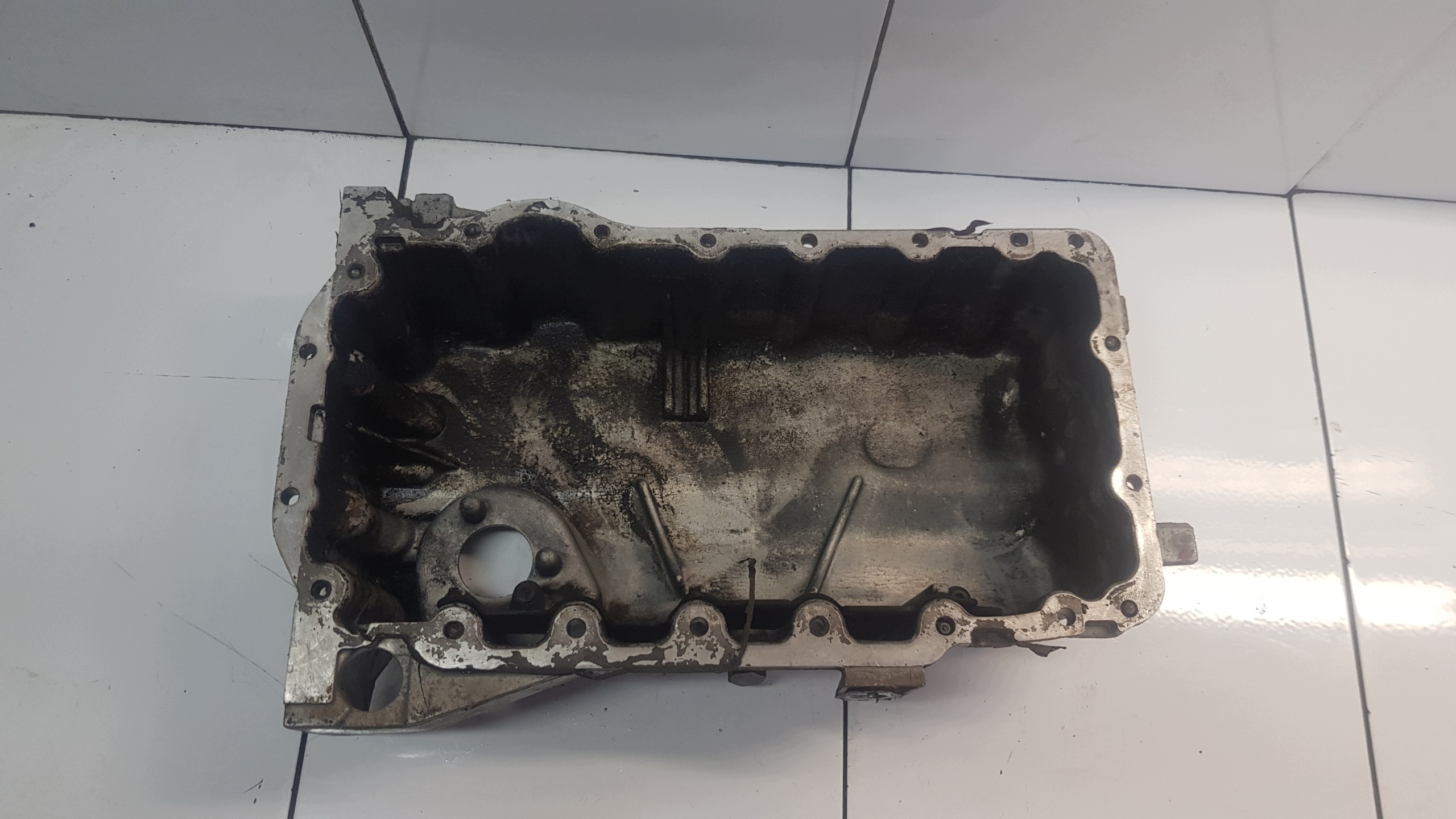 AUDI A4 B7 2.0 TFSI olajteknő 06F103603B