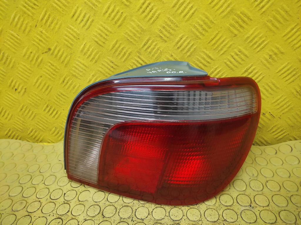 TOYOTA YARIS light right rear part