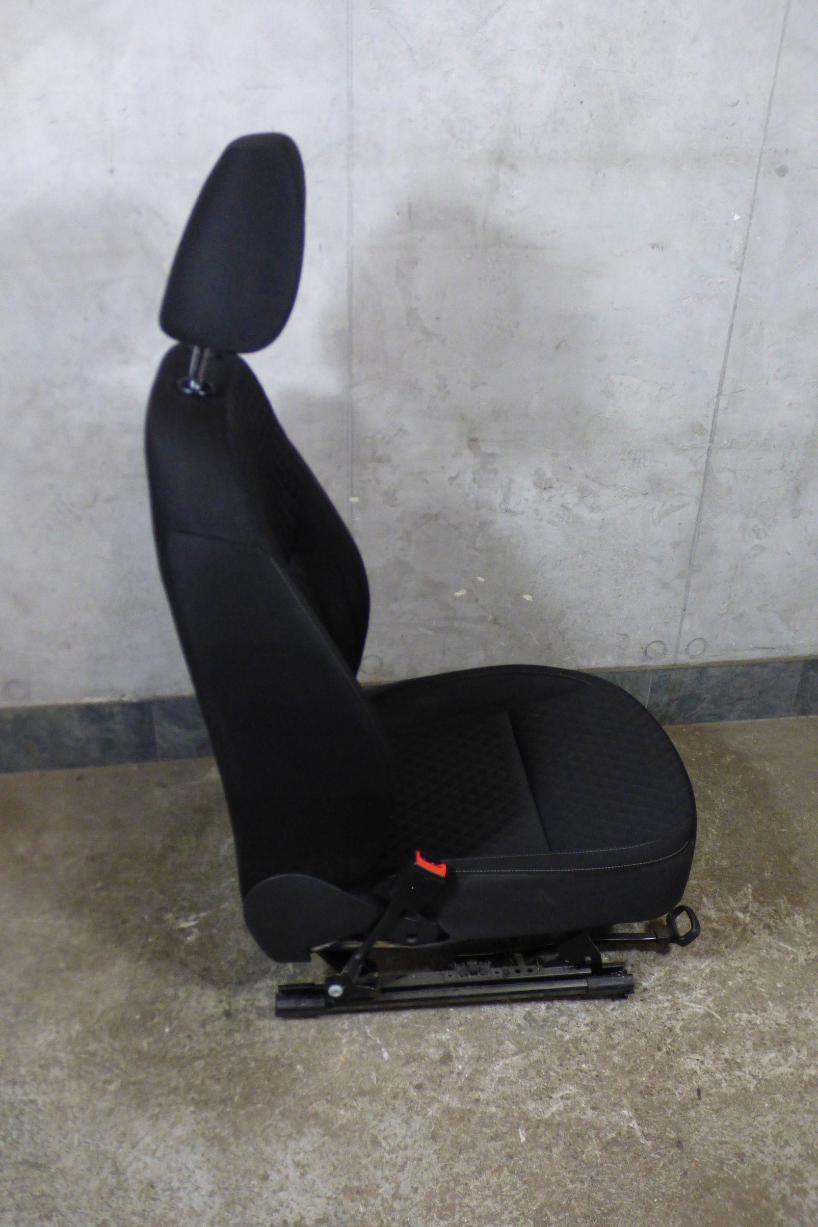 Skoda Octavia III MK3 seat left driver´s complete EUROPA