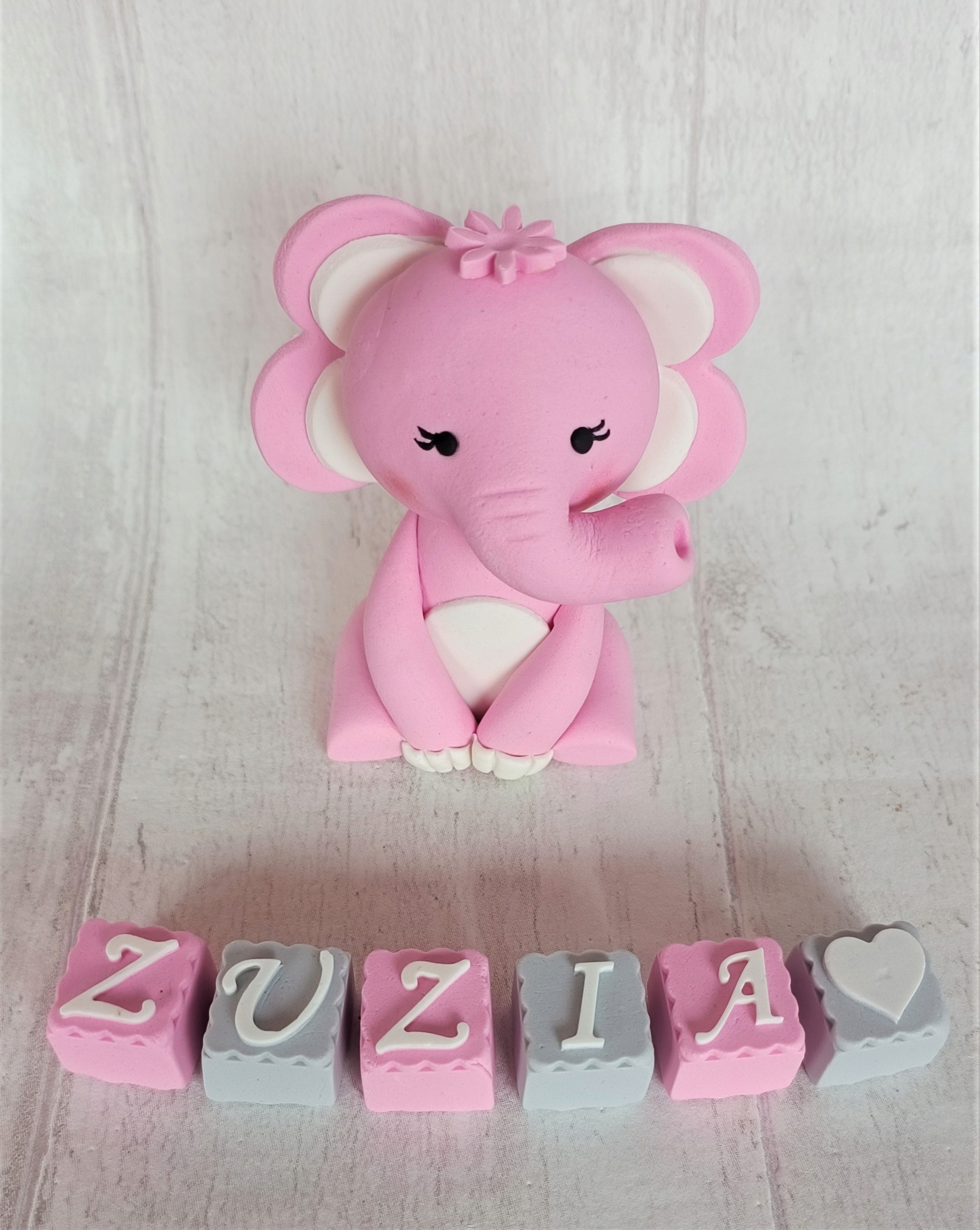 Figurka z cukrové hmoty Slon slon růžový kostka s nápisem Sada