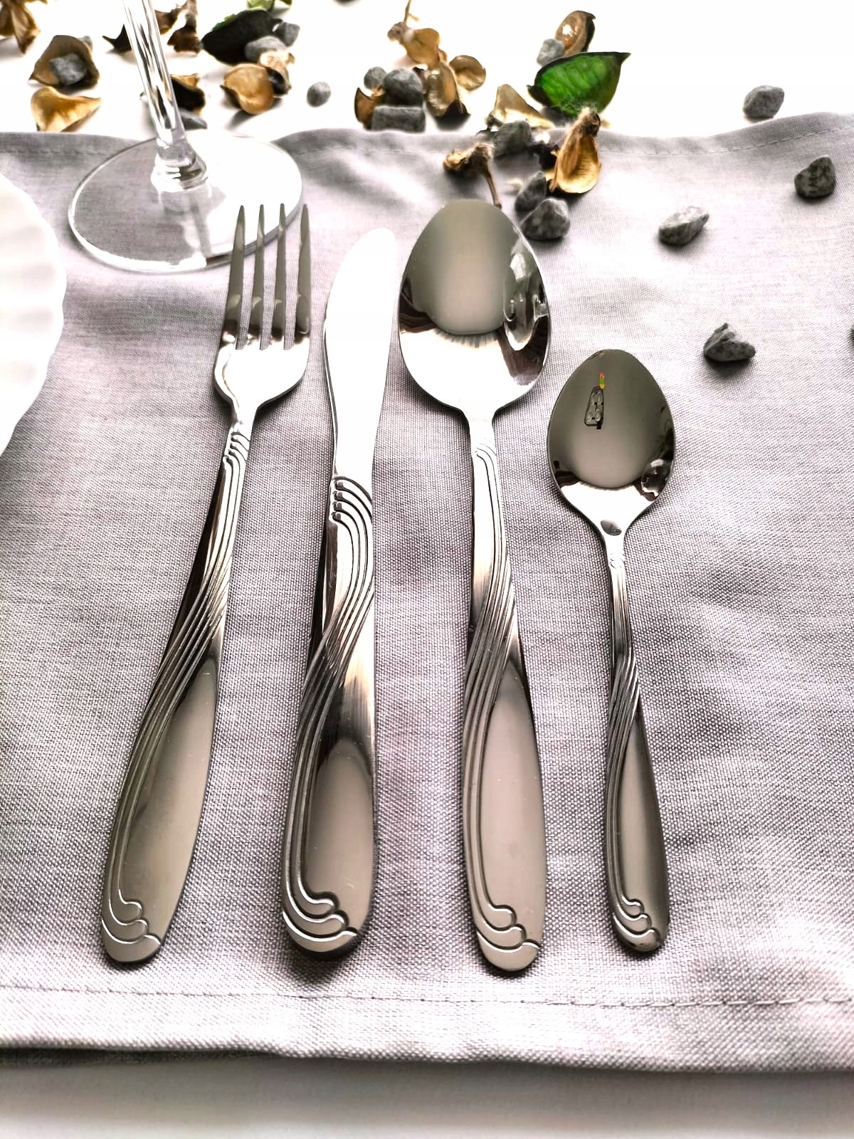 ZESTAW SZTUĆCÓW NA 12 OSÓB SZTUĆCE POŁYSK KOMPLET WALIZKA 72 EL Liczba elementów w zestawie 72