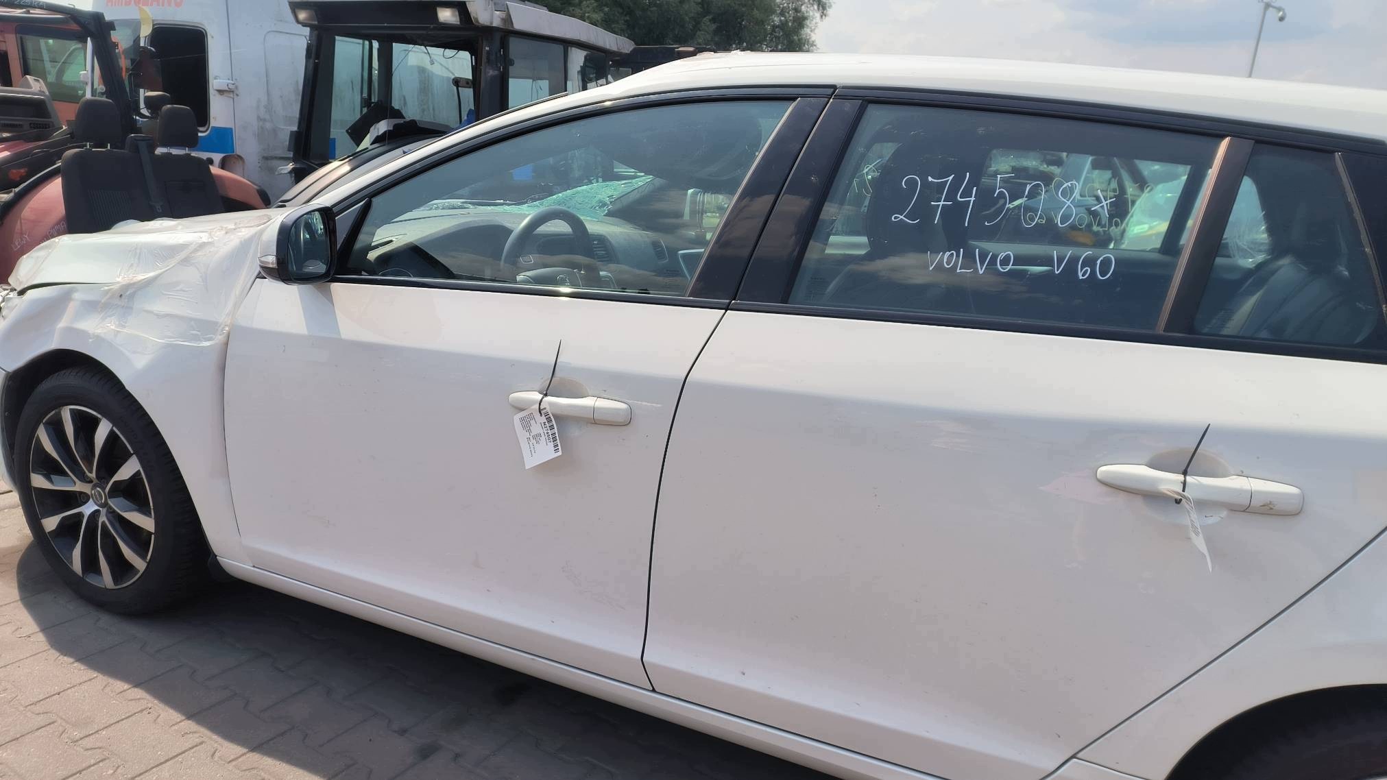 door left front ICE WHITE VOLVO V60 and LIFT