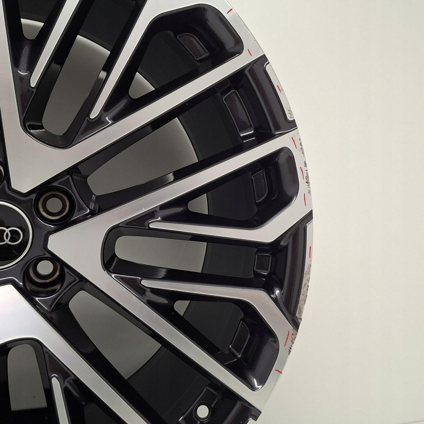 AUDI SQ7 20 20" 4M0601025DE disk hliníkový