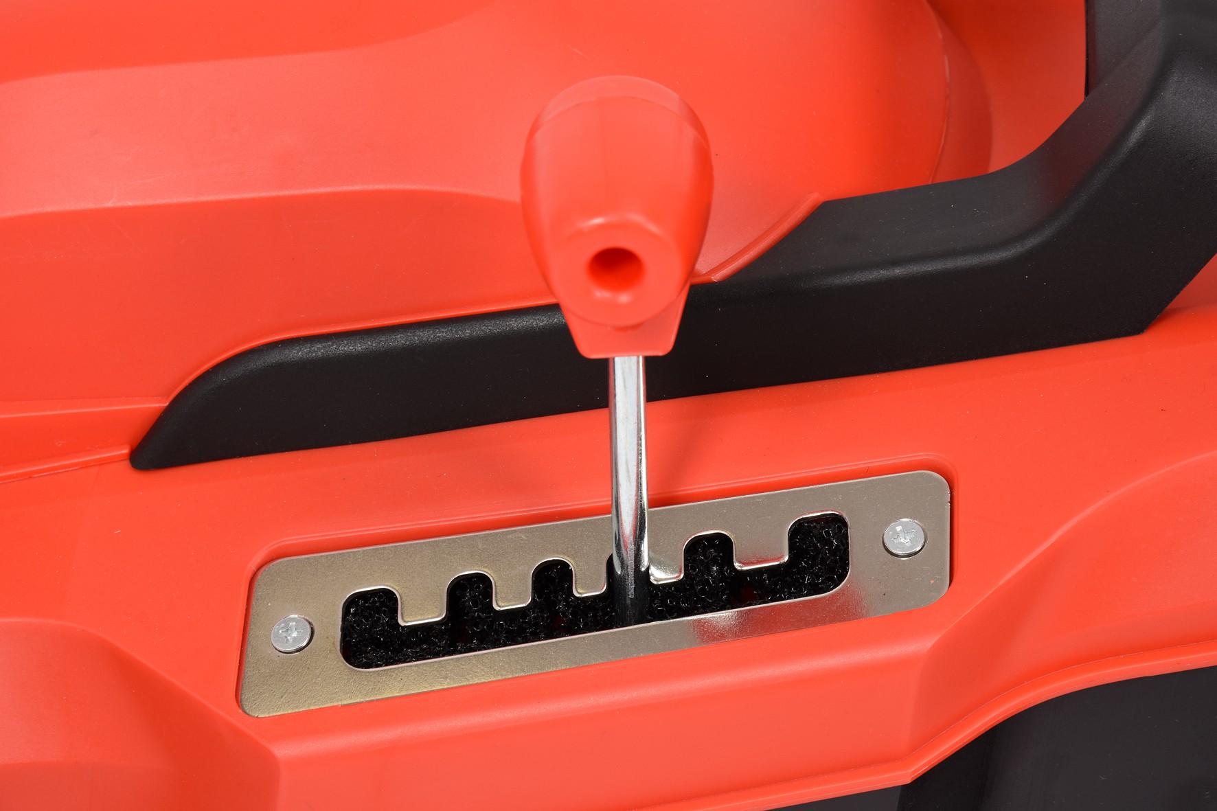 KOSIARKA ELEKTRYCZNA 2000W 43CM 50L REGULACJA YATO Moc silnika 2000 W