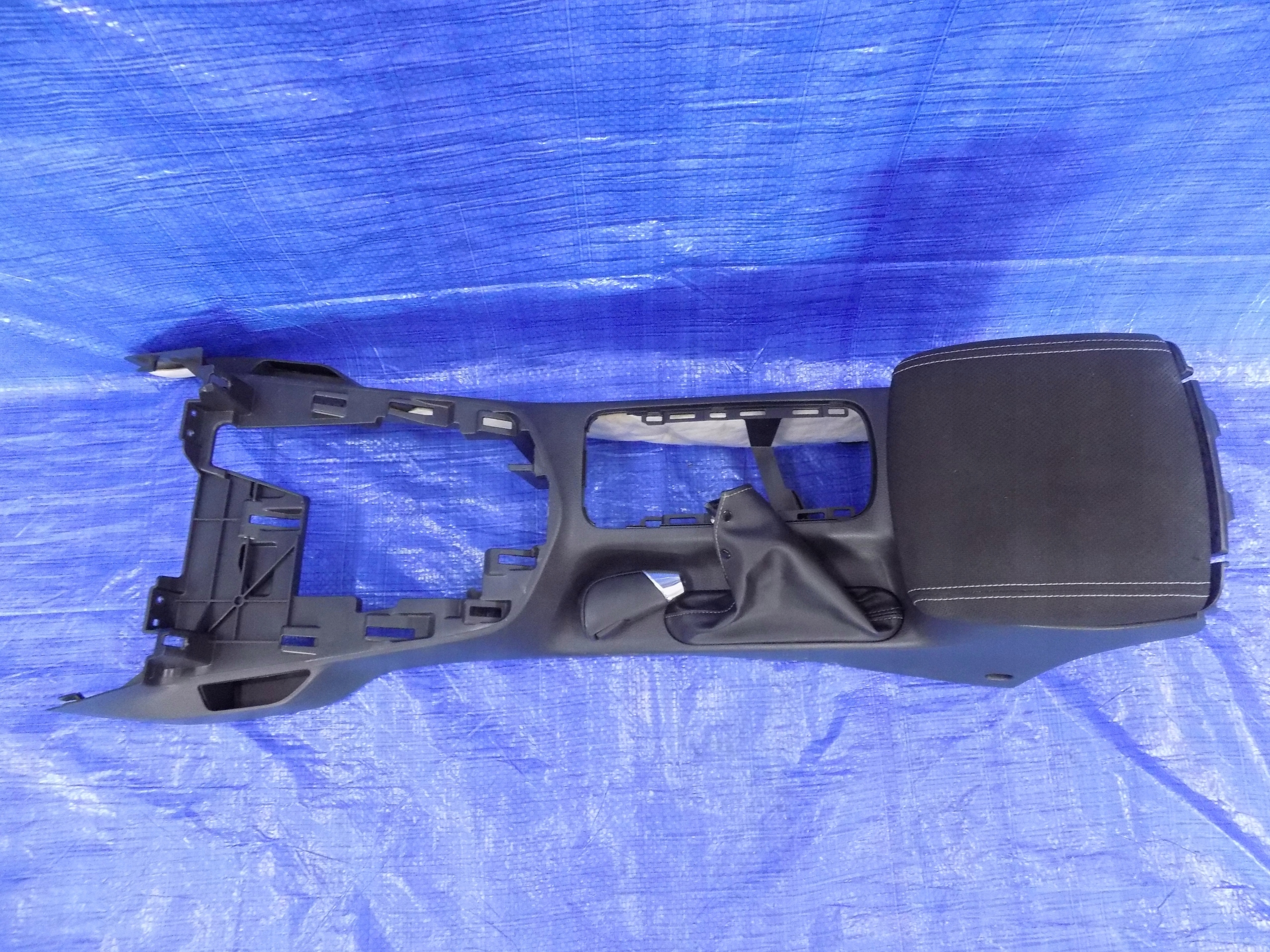 TUNEL mitte Armlehne NAVARA NP300 ALASKAN