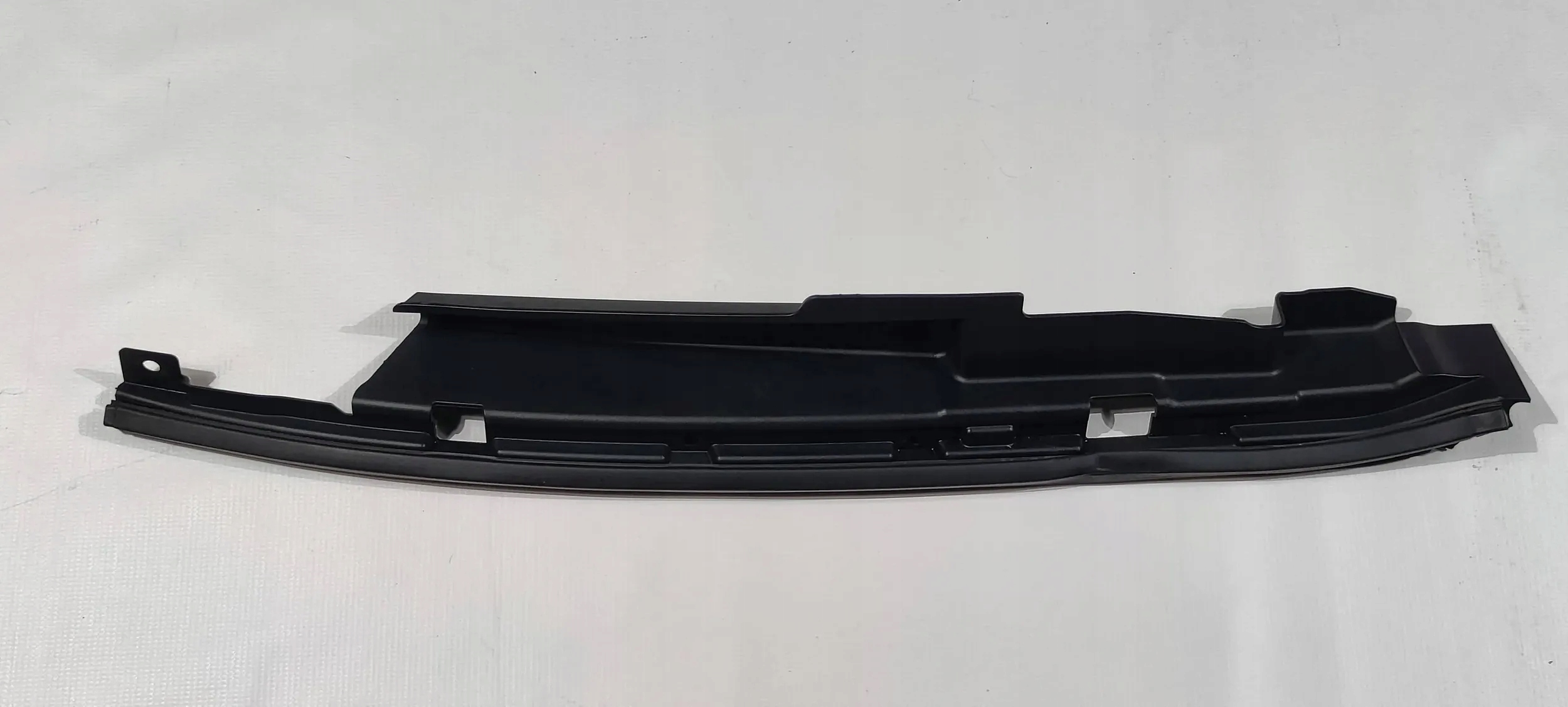 cap of a fender front front left Lincoln Continental 2017