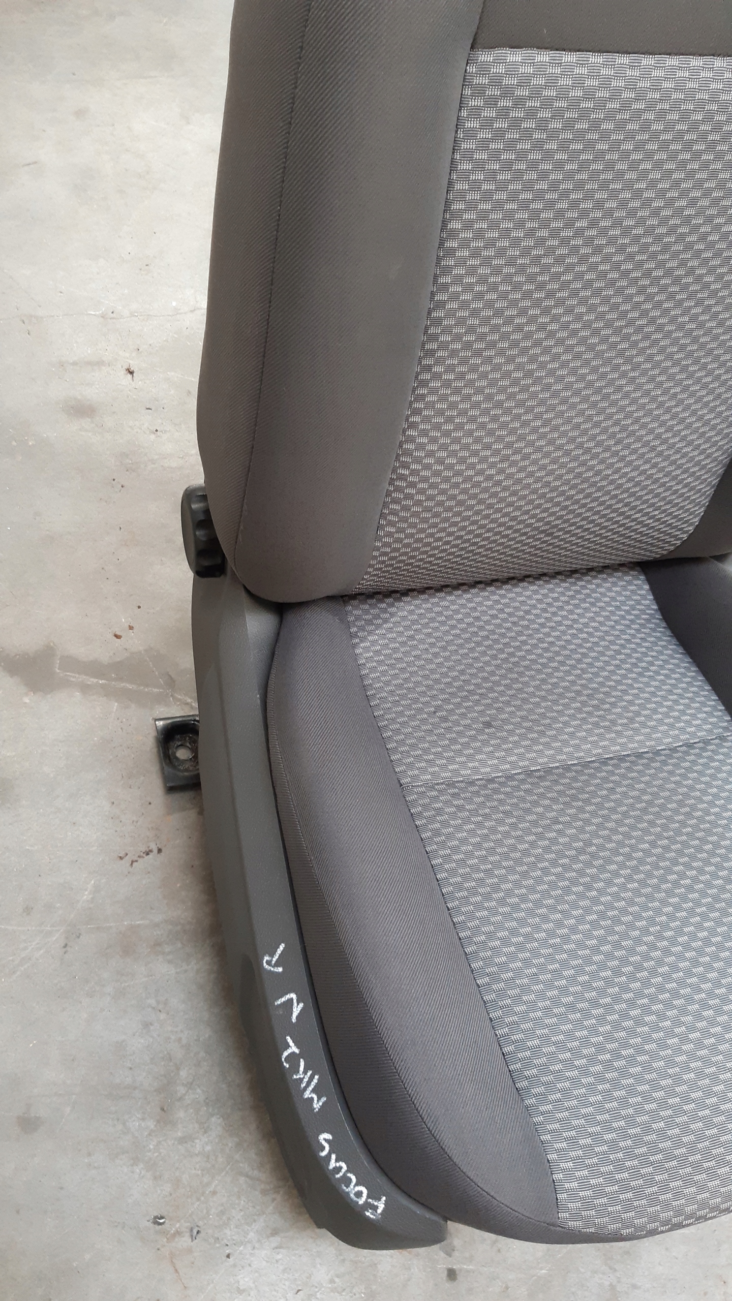 seat right Ford Focus MK2
