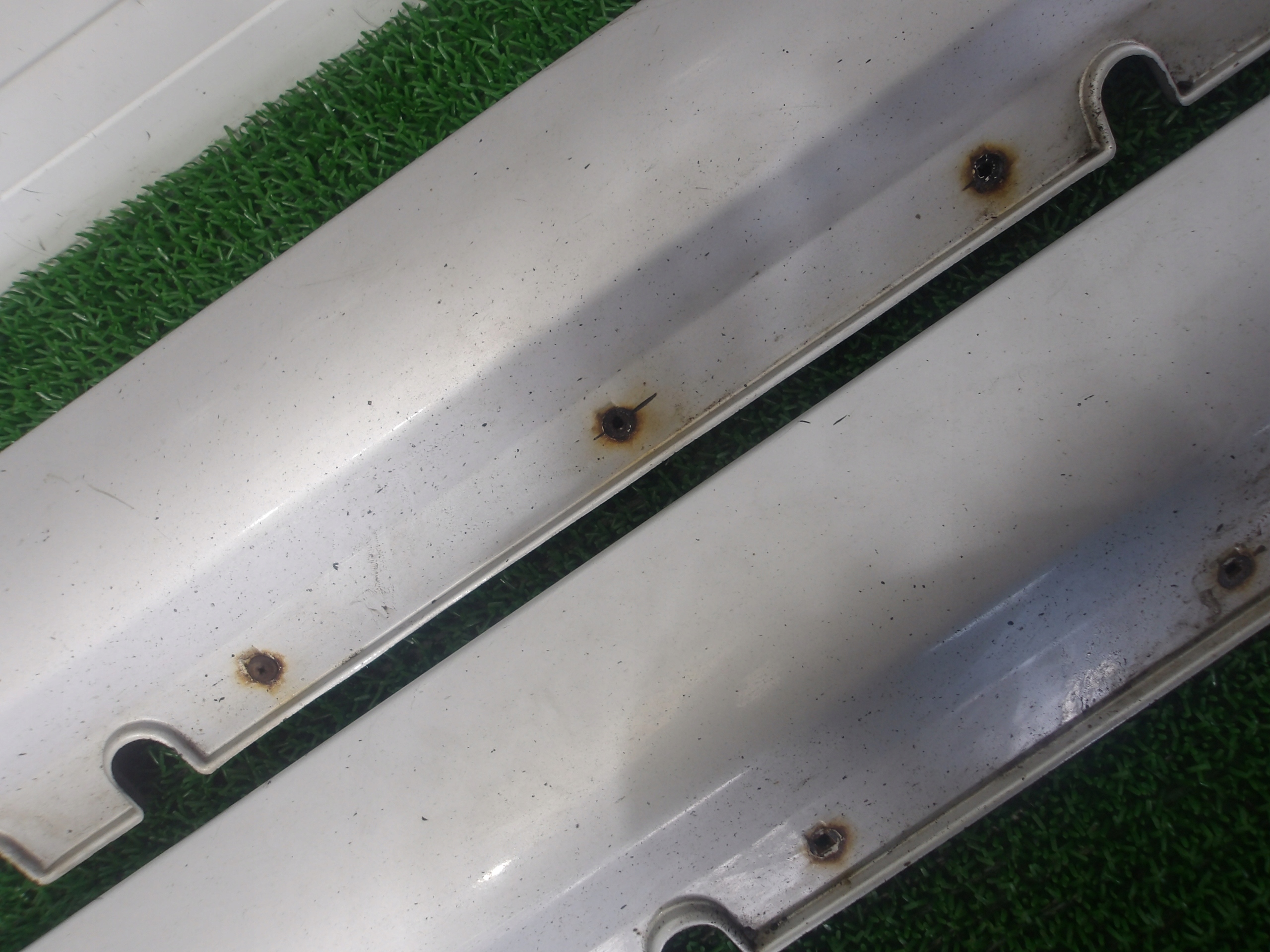 KIA SPORTAGE II 04-11 moulding threshold front right original colour S6