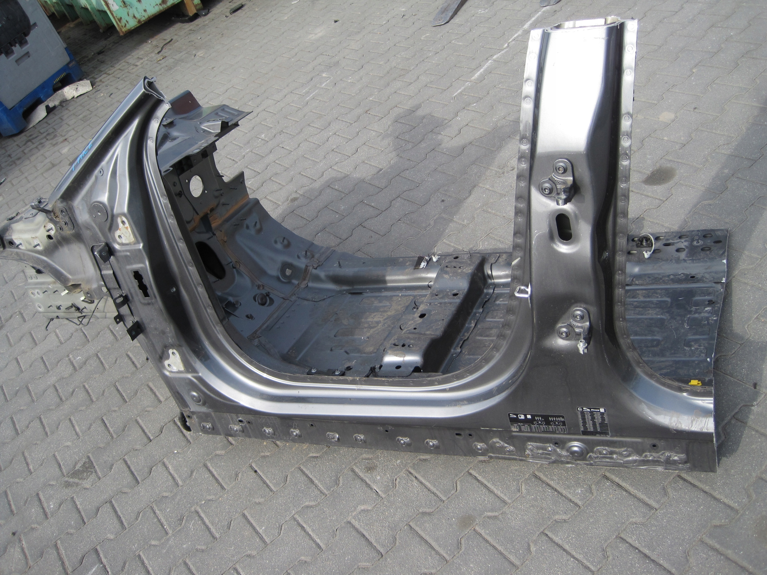 quarter quarter threshold left rear part rear JAGUAR and PACE