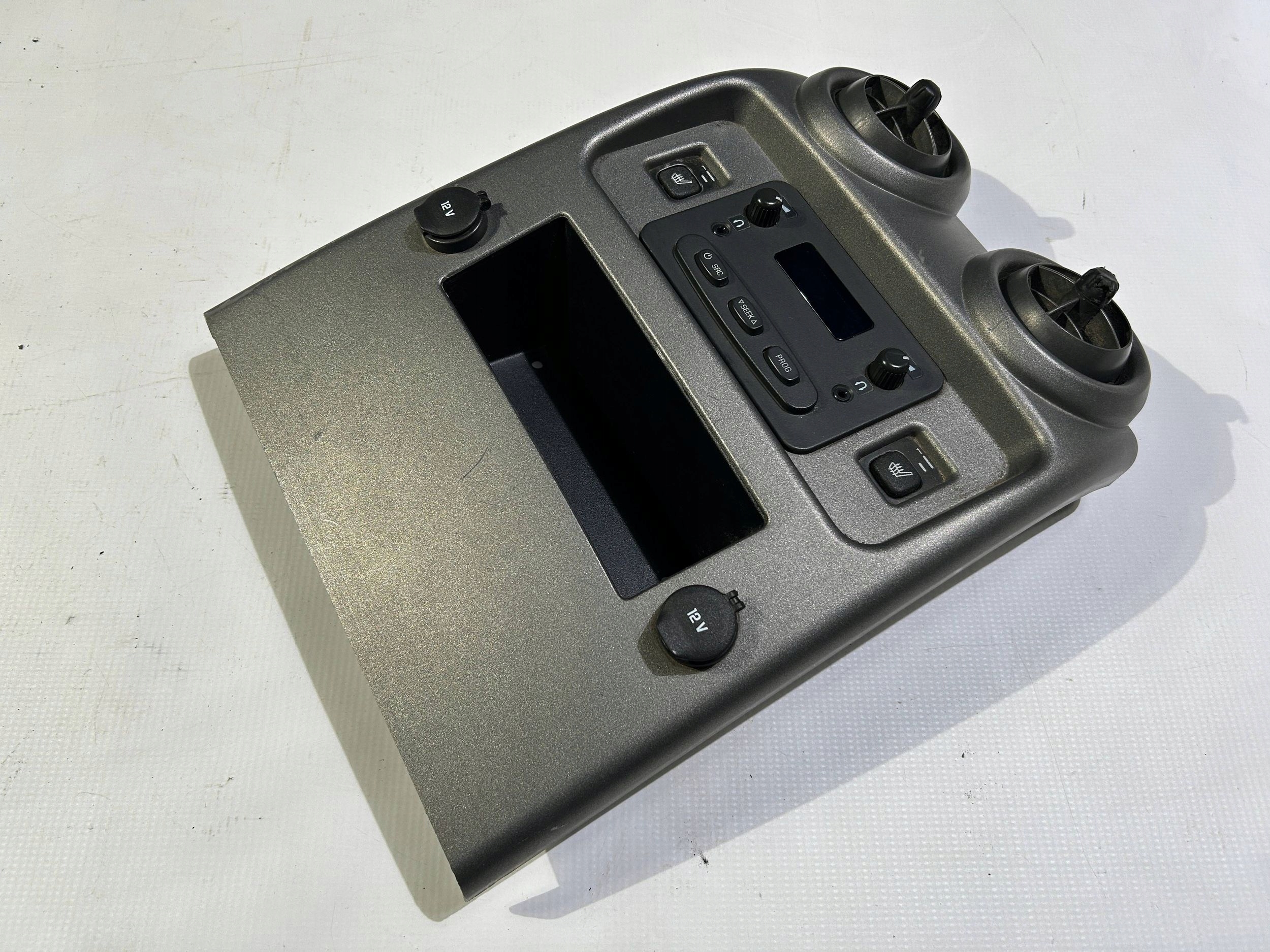 Panel tunelu srodkowego control unit radia kratki air conditioning devices Hummer H2 2003