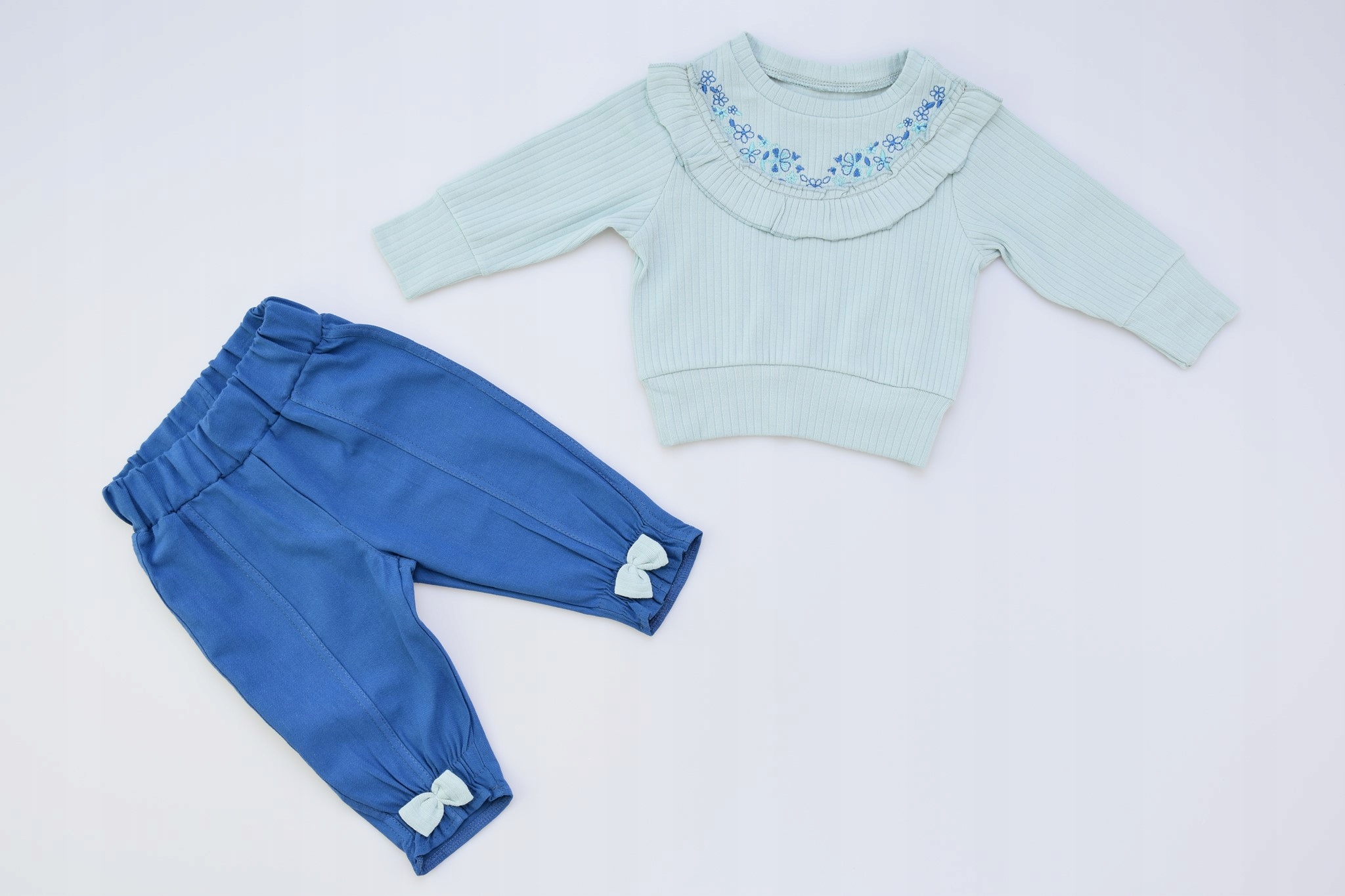 KOMPLET DLA DZIEWCZYNKI SPODNIE BLUZKA KOKARDKI 74 Marka Inna marka