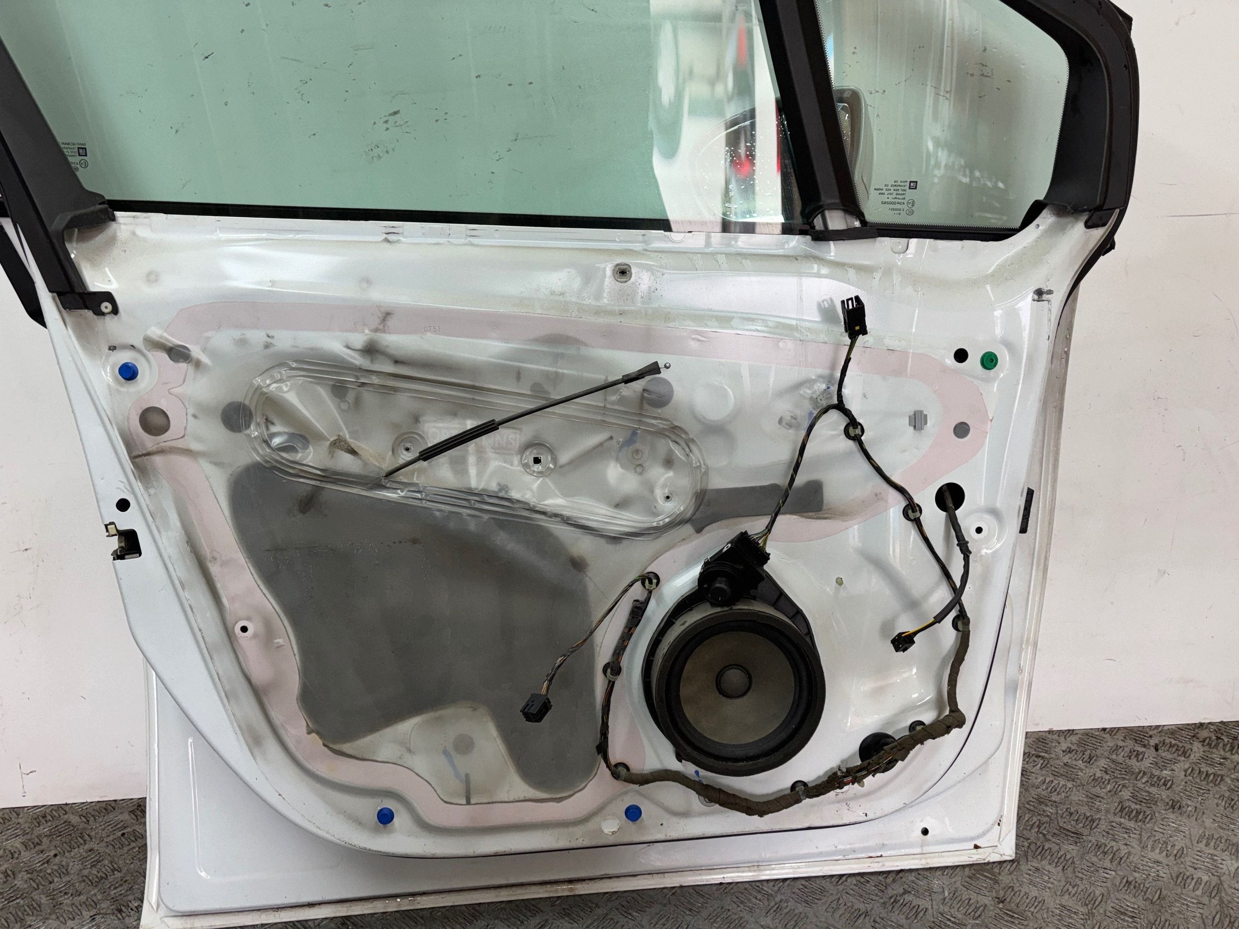 dveře předek přední levé OPEL MERIVA B