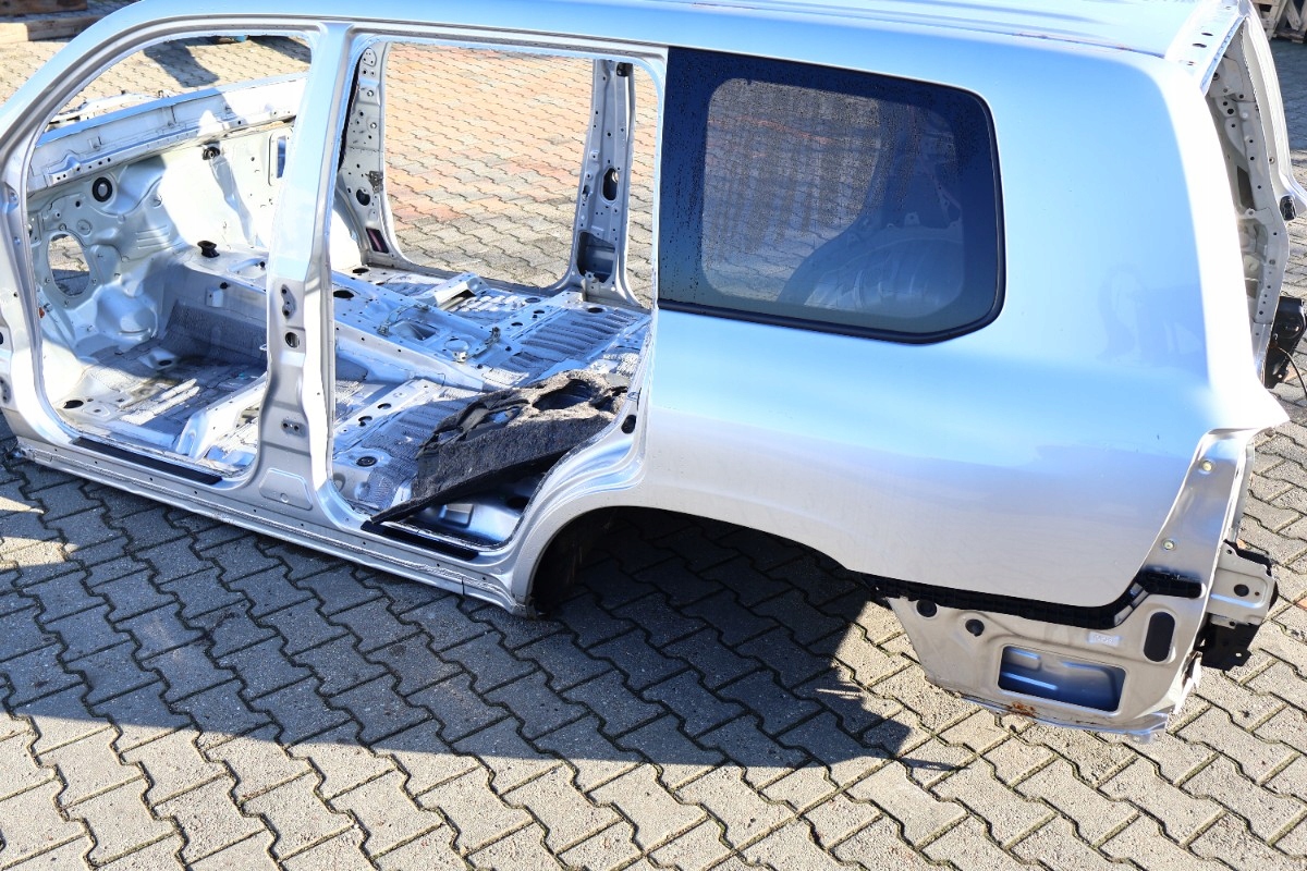 TOYOTA LAND CRUISER 200 ĆWIARTKA BŁOTNIK LEWA TYŁ