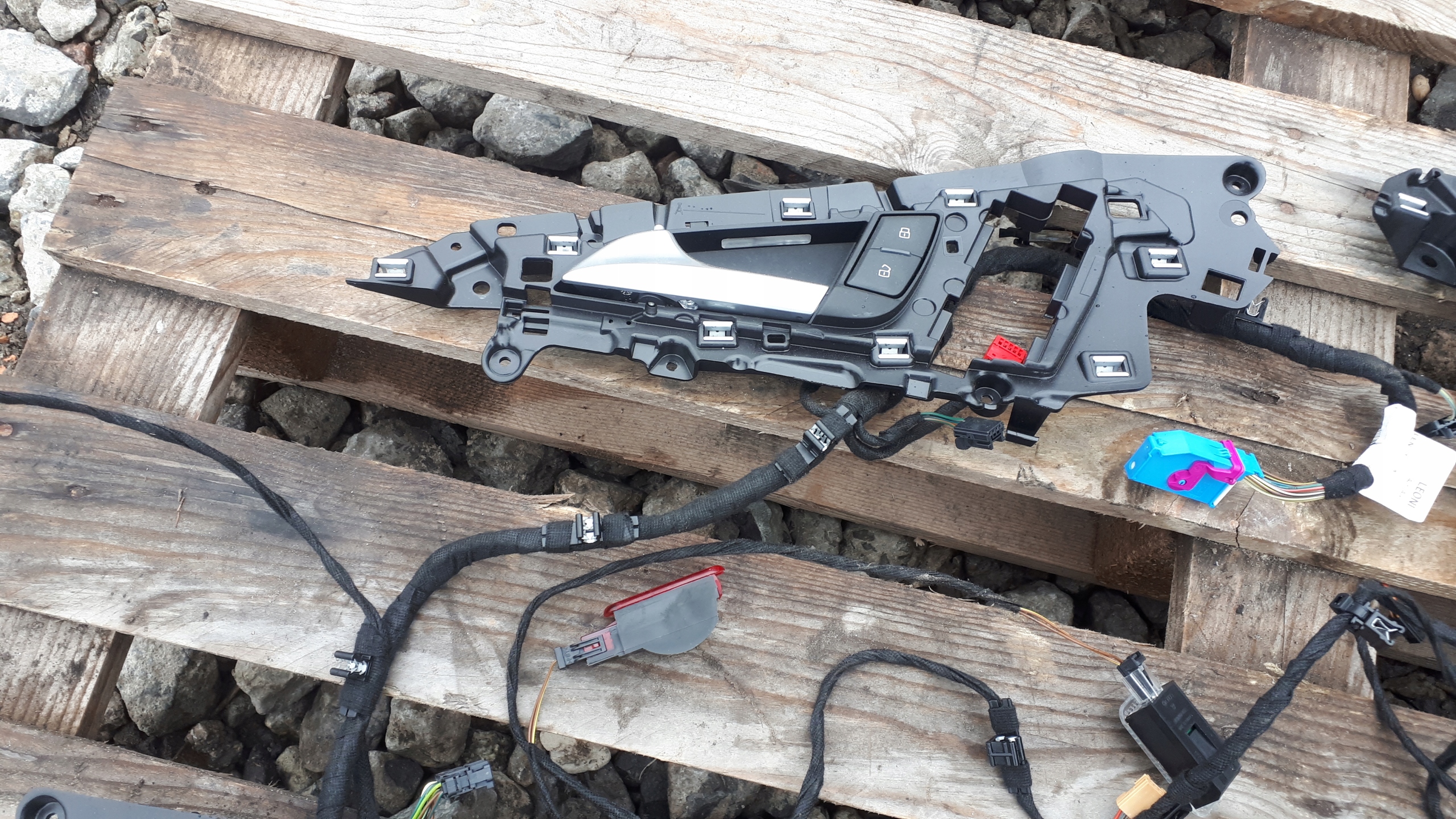 A6 C7 A7 PODSWIETLENIE BOCZKOW AMBIENTE Poignées LED