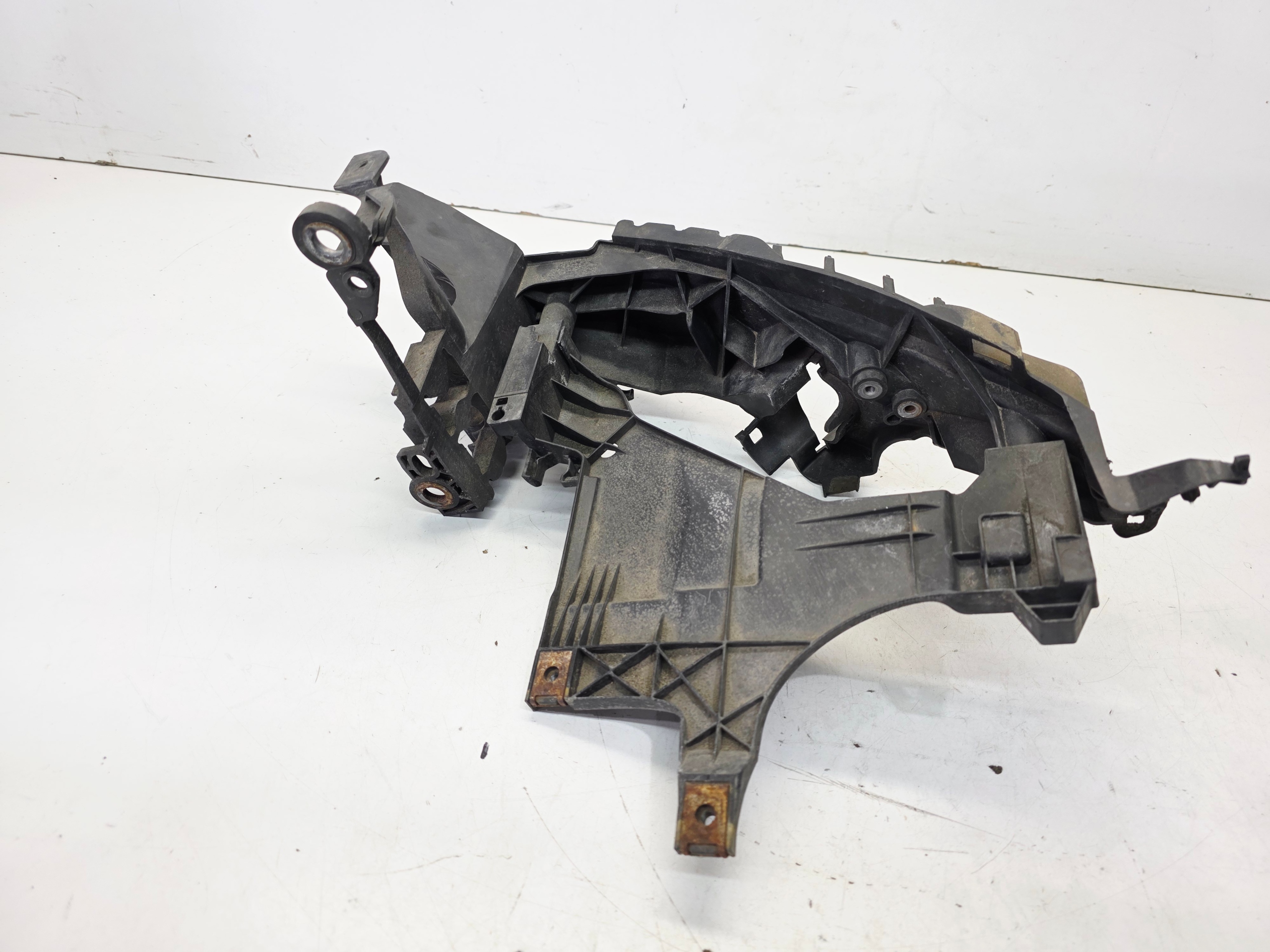 support holder REFLEKTORA right front AUDI A4 B8 LIFT 8K0805608B 1/25