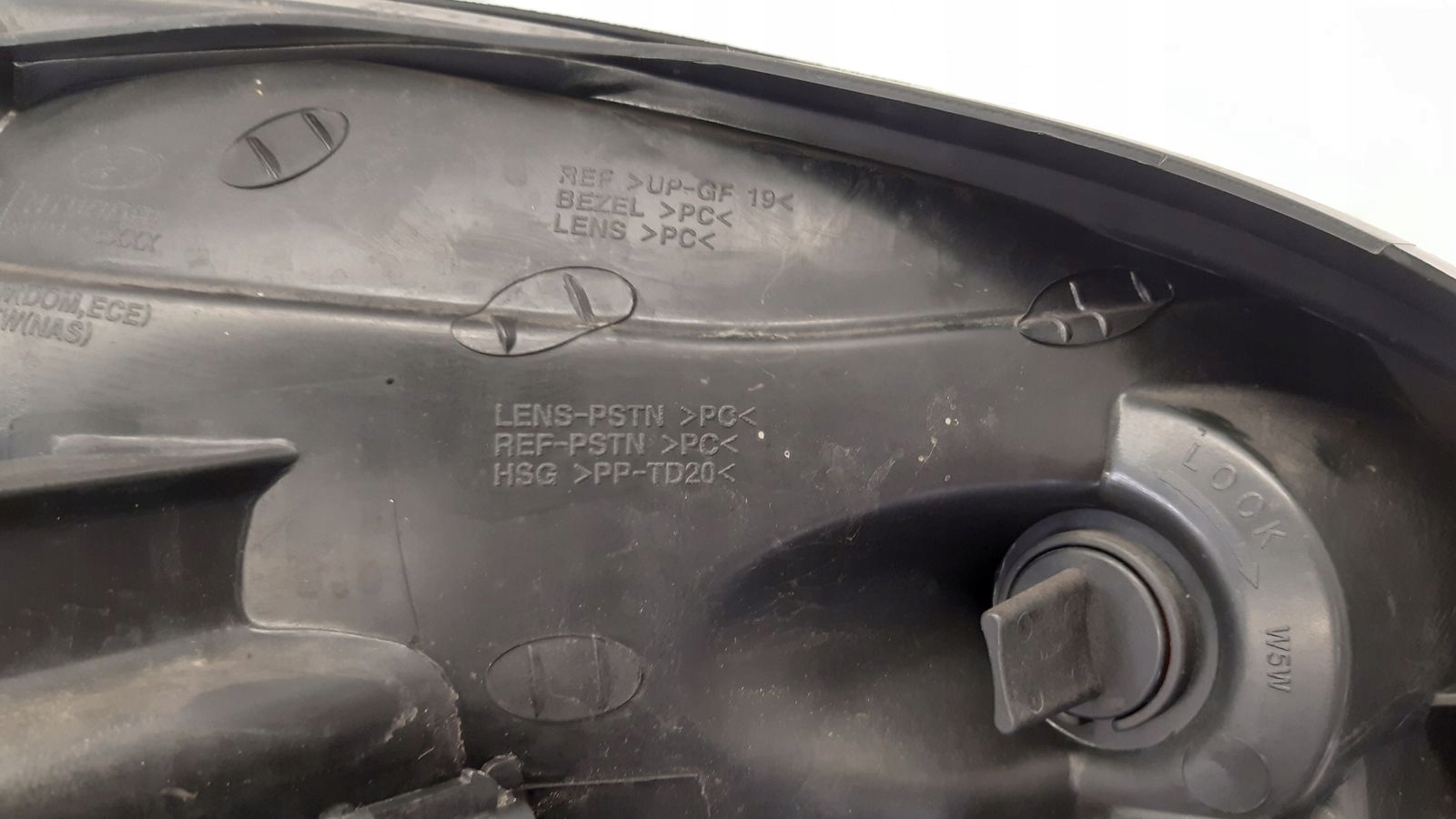 light front front left Hyundai Tucson and 2,0i LIFT