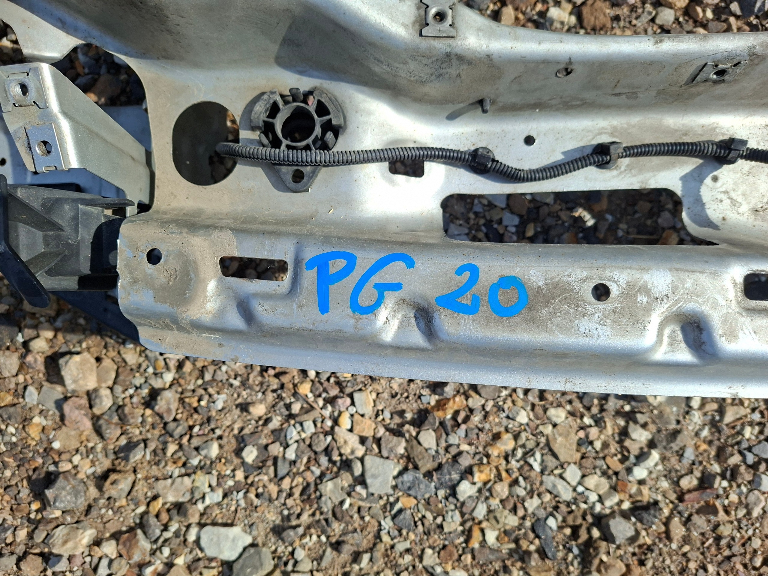 VOLVO S40 II V50 support panel for radiators upper upper pillar 426-26