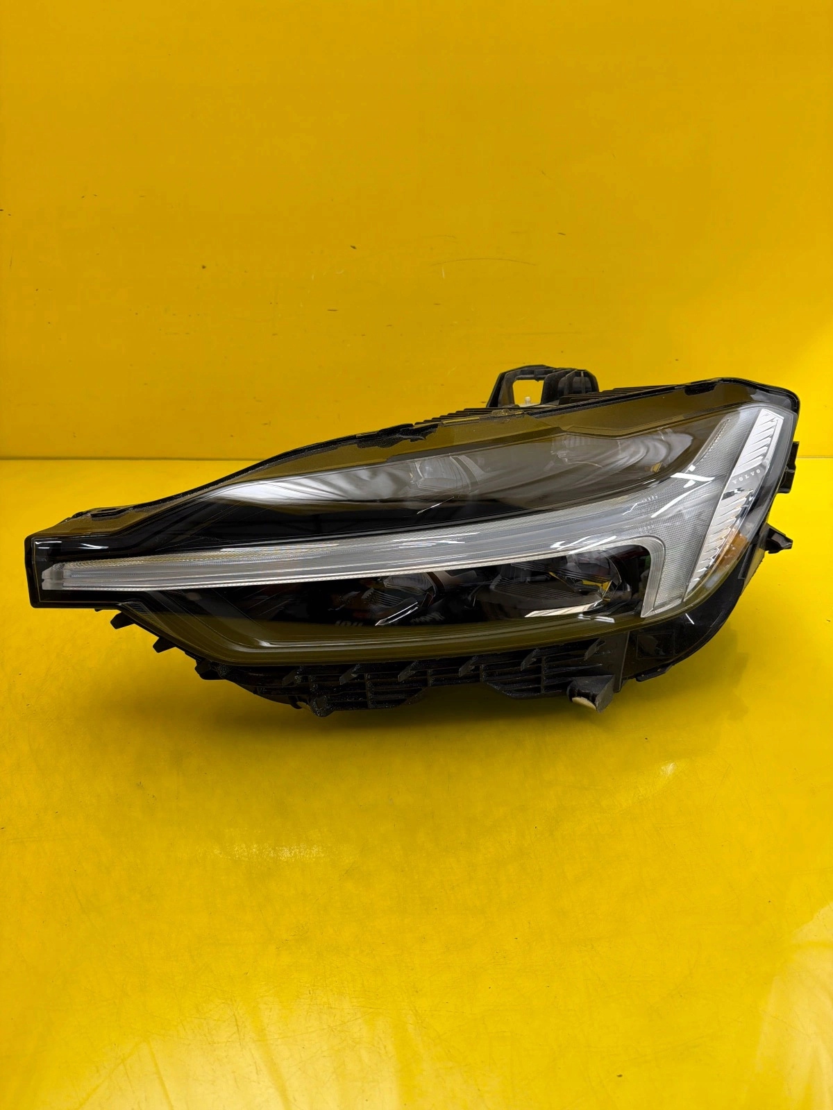 light left Volvo XC60 II Lift 20- Full Led 32404705