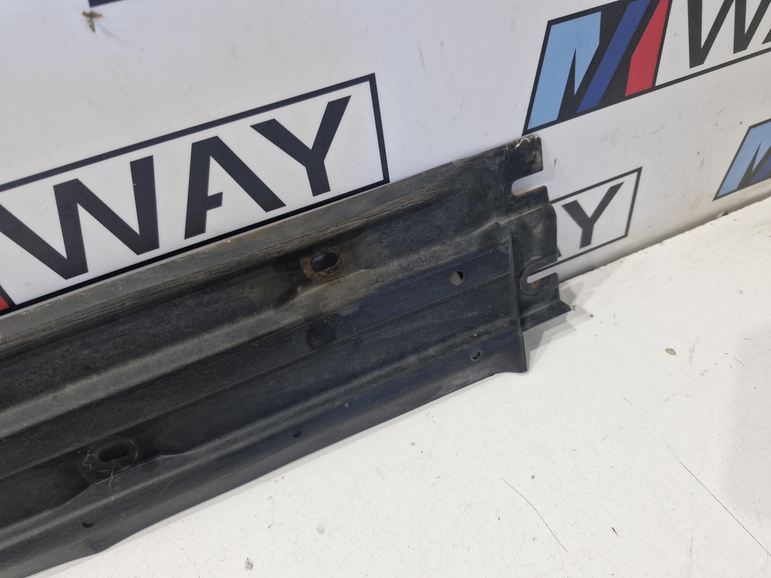 8201496 BMW E39 blende abdeckung der schwelle unterfahrschutz untere rechts