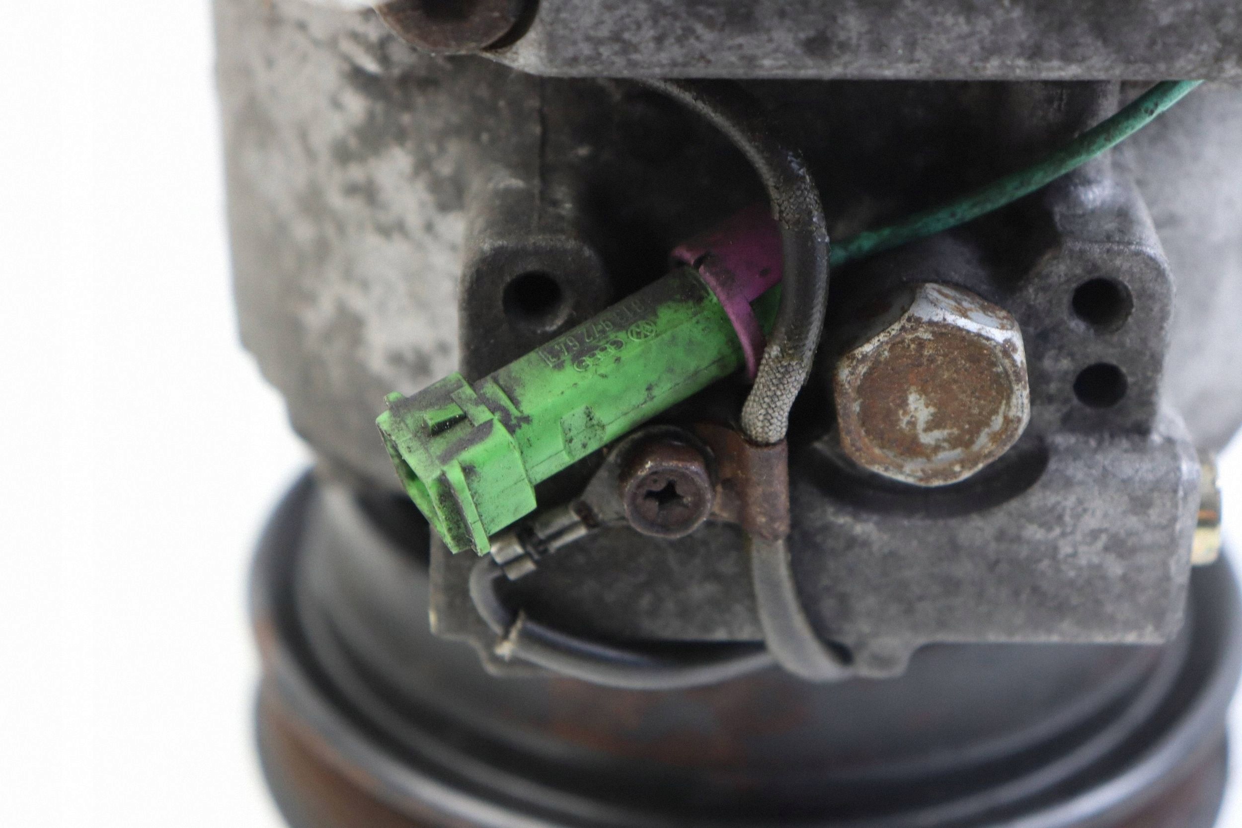 VW PASSAT B5 AUDI A4 B5 compressor compressor; of the air conditioning 7SBU16C 8D0260808