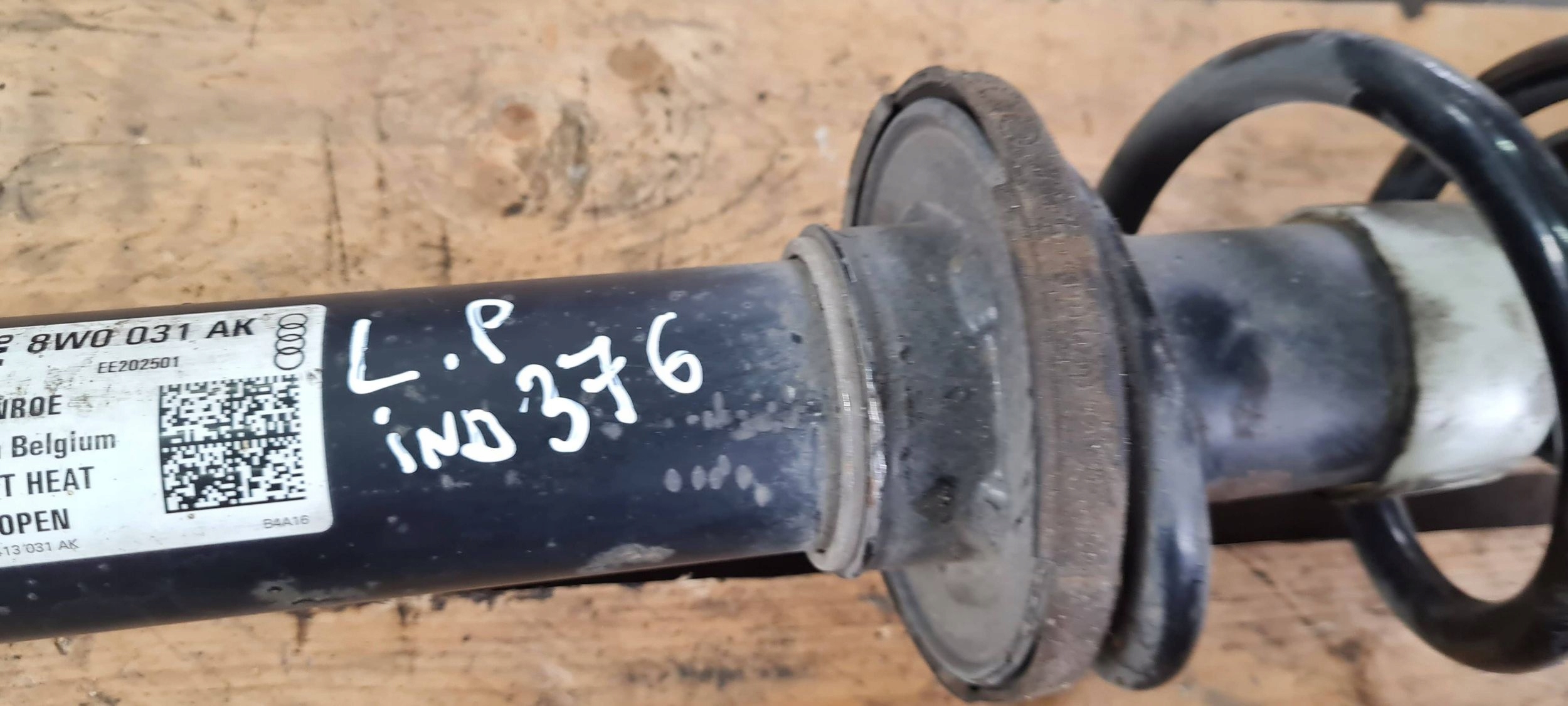 A4 B9 8W shock absorber left right front 2.0 TDI 8W0031AK A5 8W