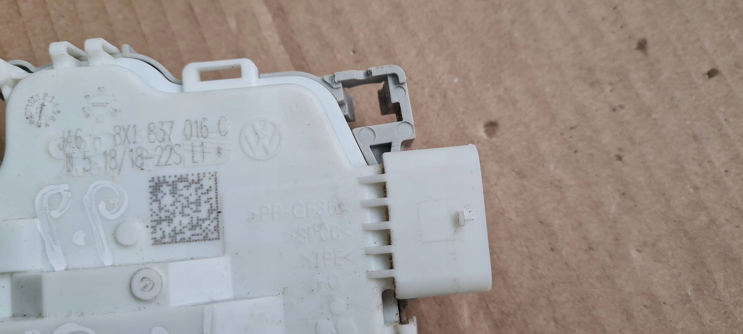 Q5 80A lock door right front 8X1837016C 5PIN A4 B9 8W A5