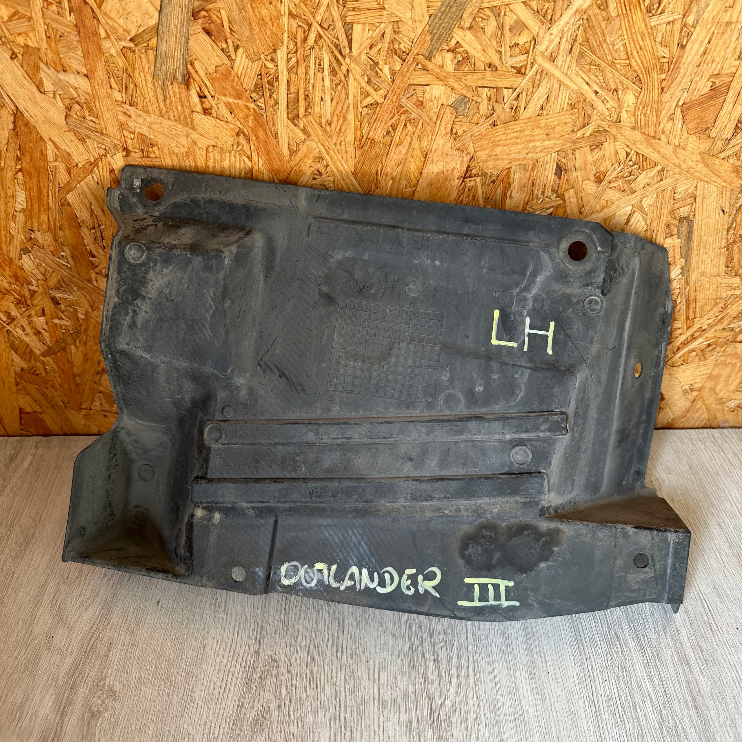 MOTOR COVER LOWER LEFT MITSUBISHI OUTLANDER III