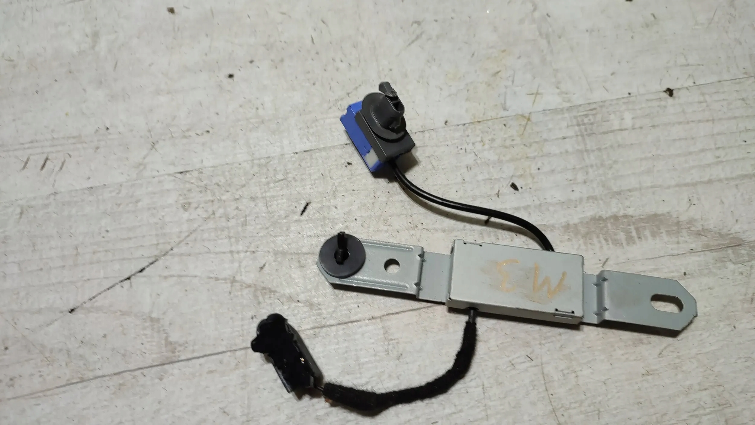 Mazda 3 III BM 17r amplifier anteny