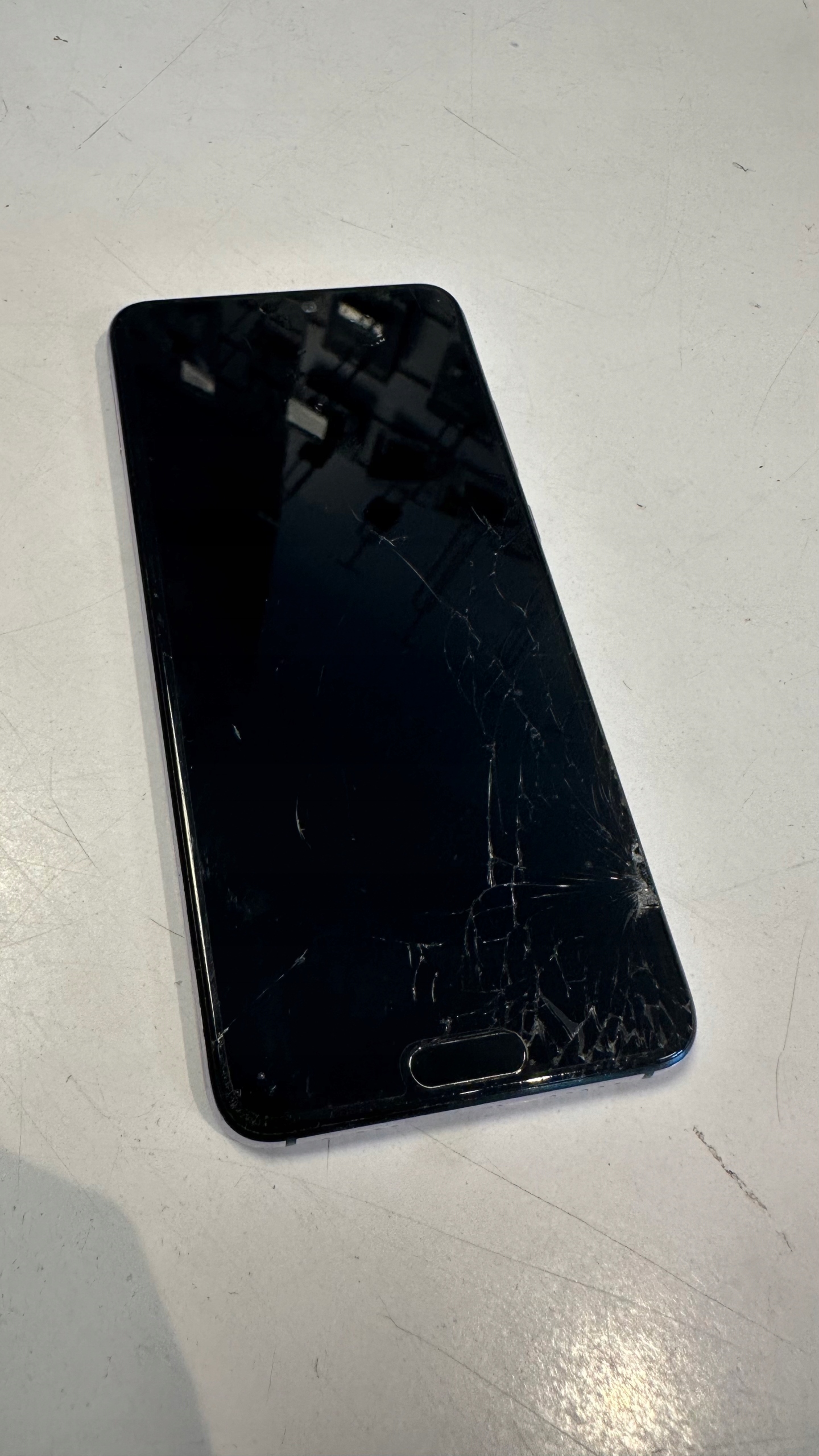 Smartfon Huawei P20 4 GB / 64 GB 4G (LTE) niebieski