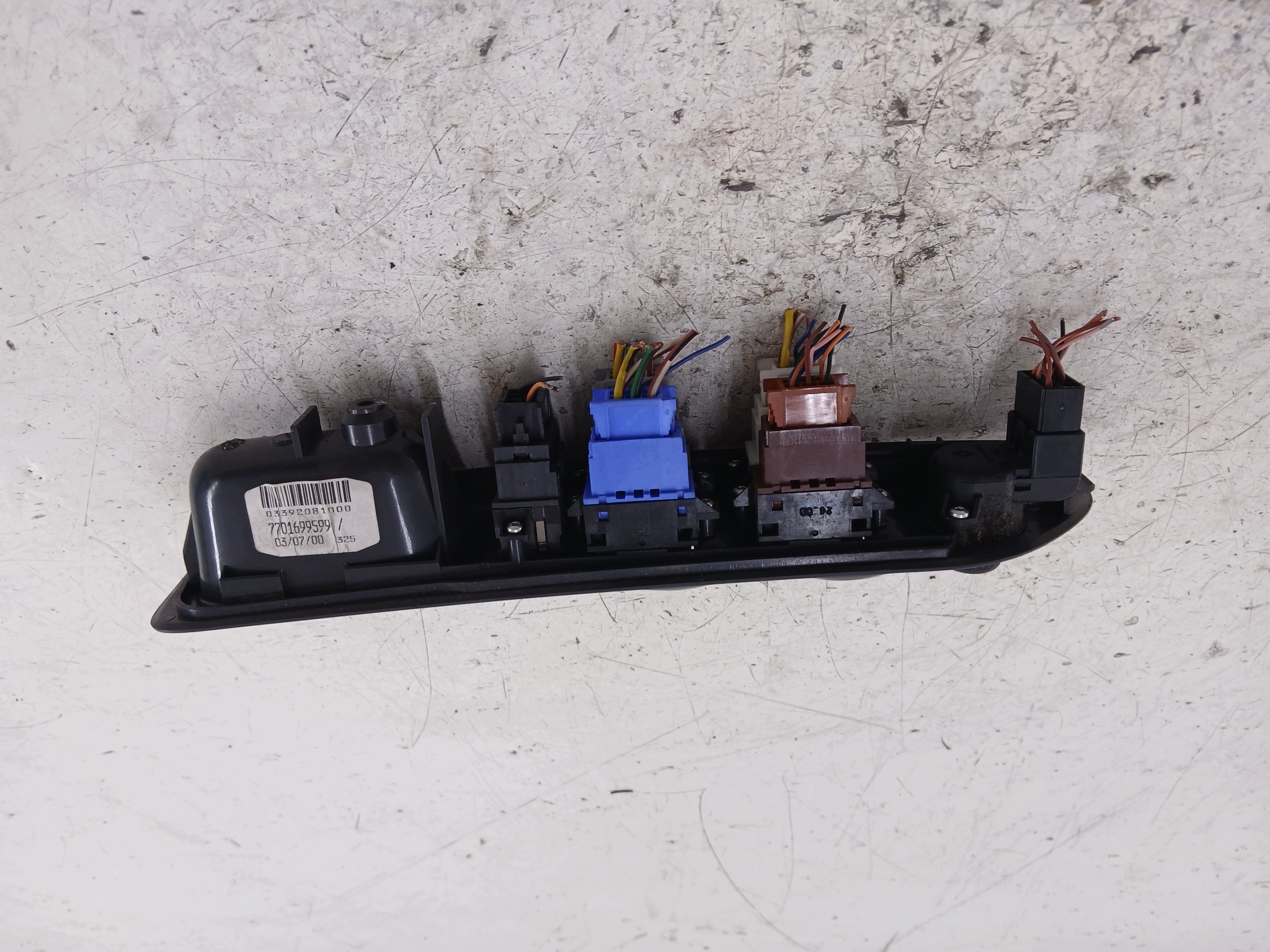 RENAULT LAGUNA a PANEL okna ľavý predok 7701699599