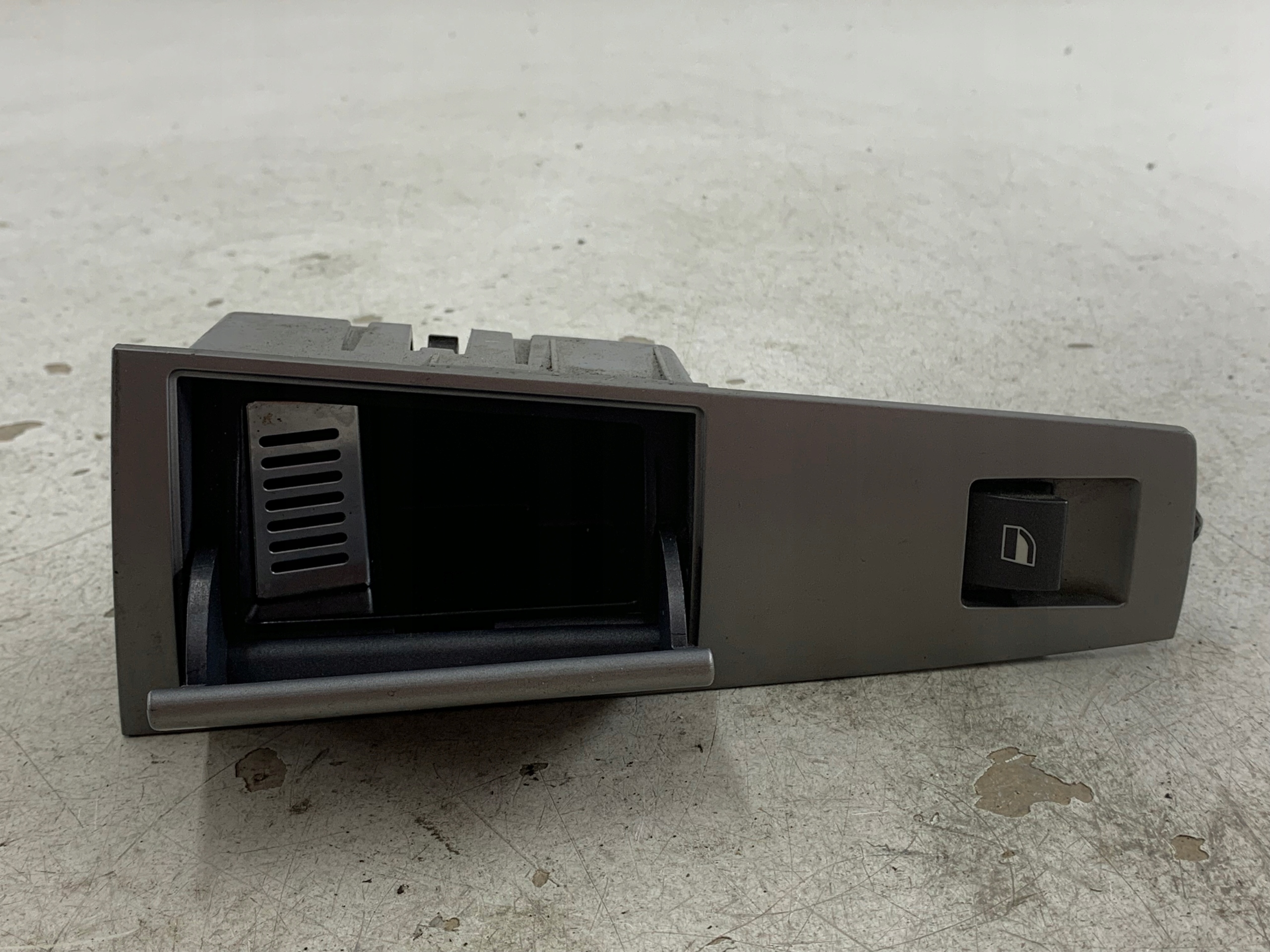 BMW E65 switch PANEL of the window left front passenger compartment 8379597