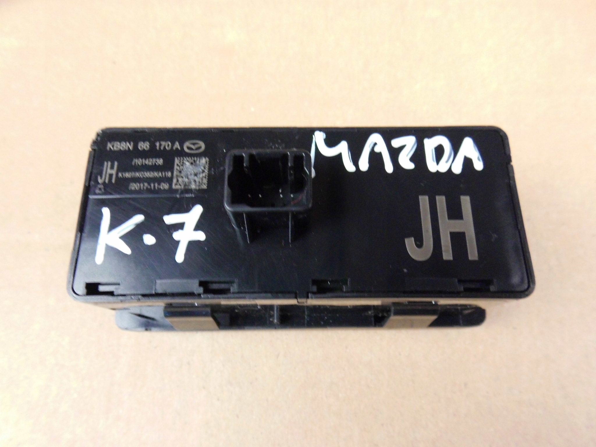 Mazda CX5 II KF switch PDC and-STOP TCS bonnet