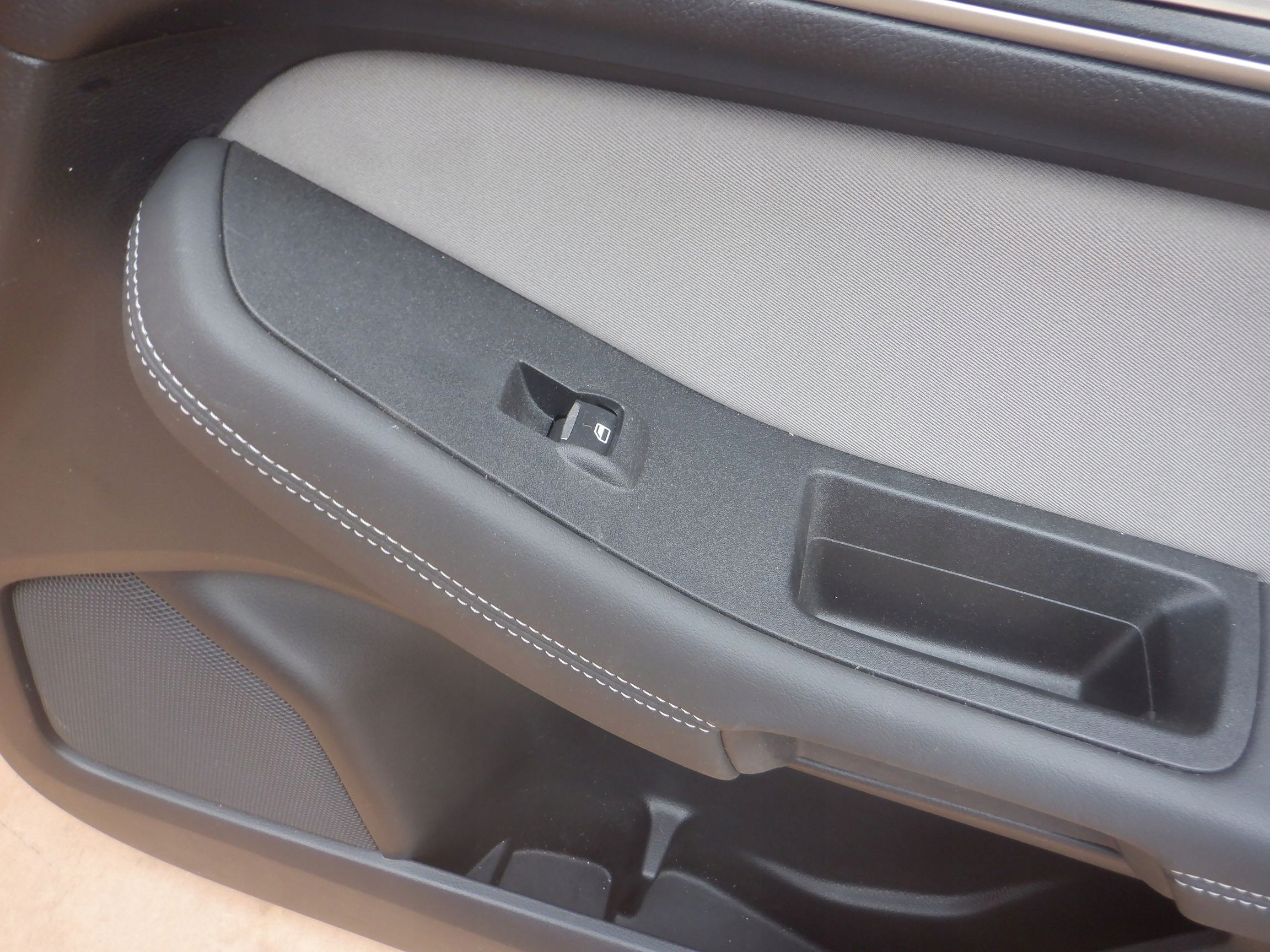 BOCZEK DRZWI PRAWY PRZÓD FORD S-MAX MK2 Numer katalogowy części EM2B-R23942-CH